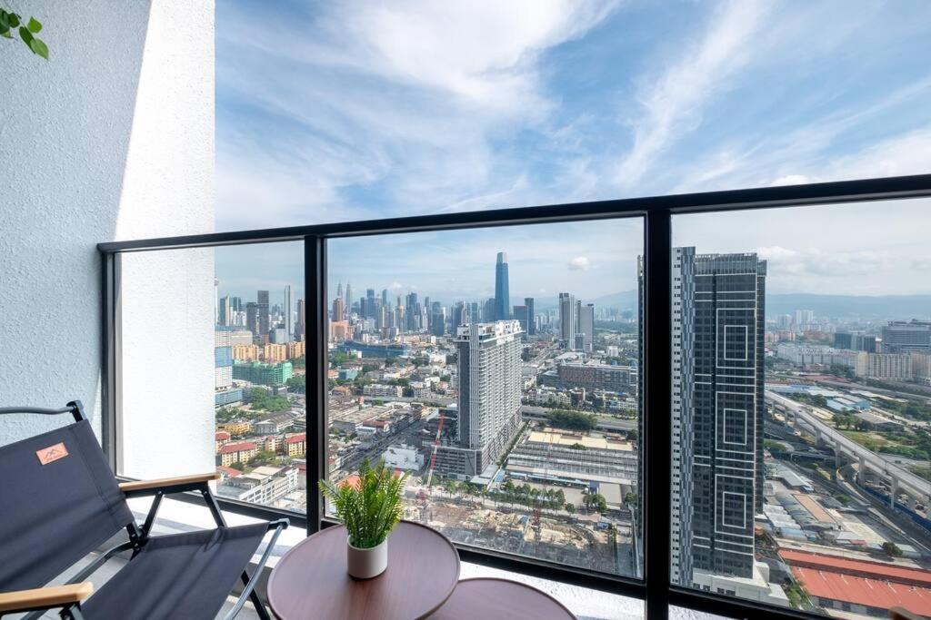 Trion KL city amazing view with bathtub room 8pax