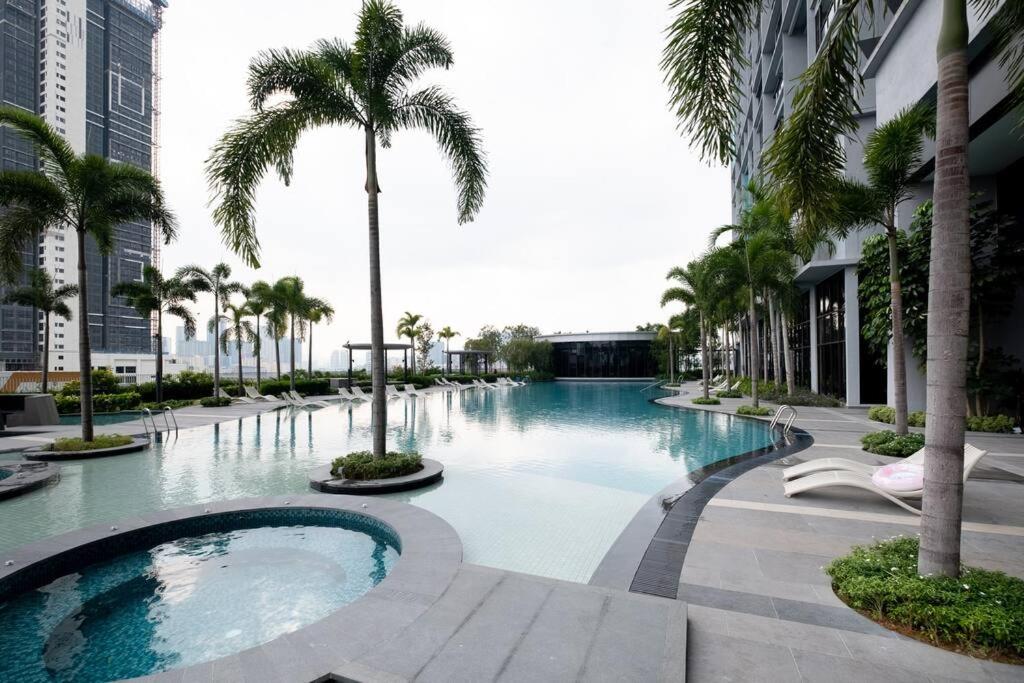 Trion KL city amazing view with bathtub room 8pax