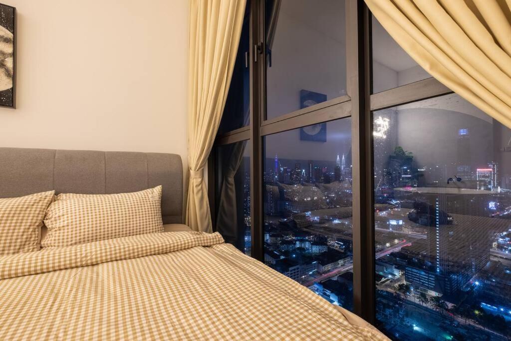 Trion KL city amazing view with bathtub room 8pax
