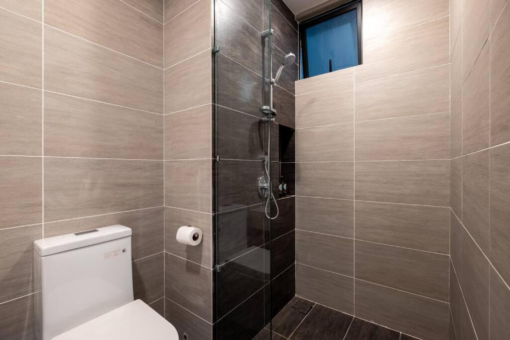 Trion KL city amazing view with bathtub room 8pax