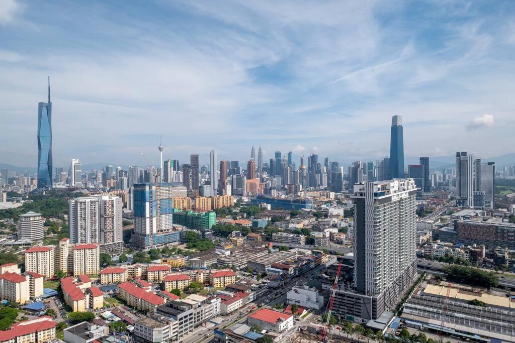 Trion KL city amazing view with bathtub room 8pax
