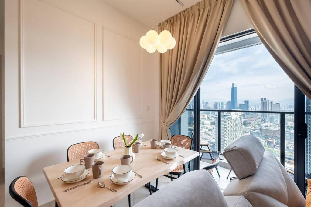Trion KL city amazing view with bathtub room 8pax