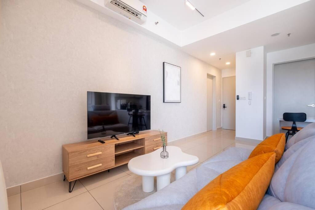 Trion KL city amazing view with bathtub room 8pax