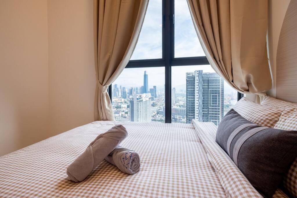 Trion KL city amazing view with bathtub room 8pax