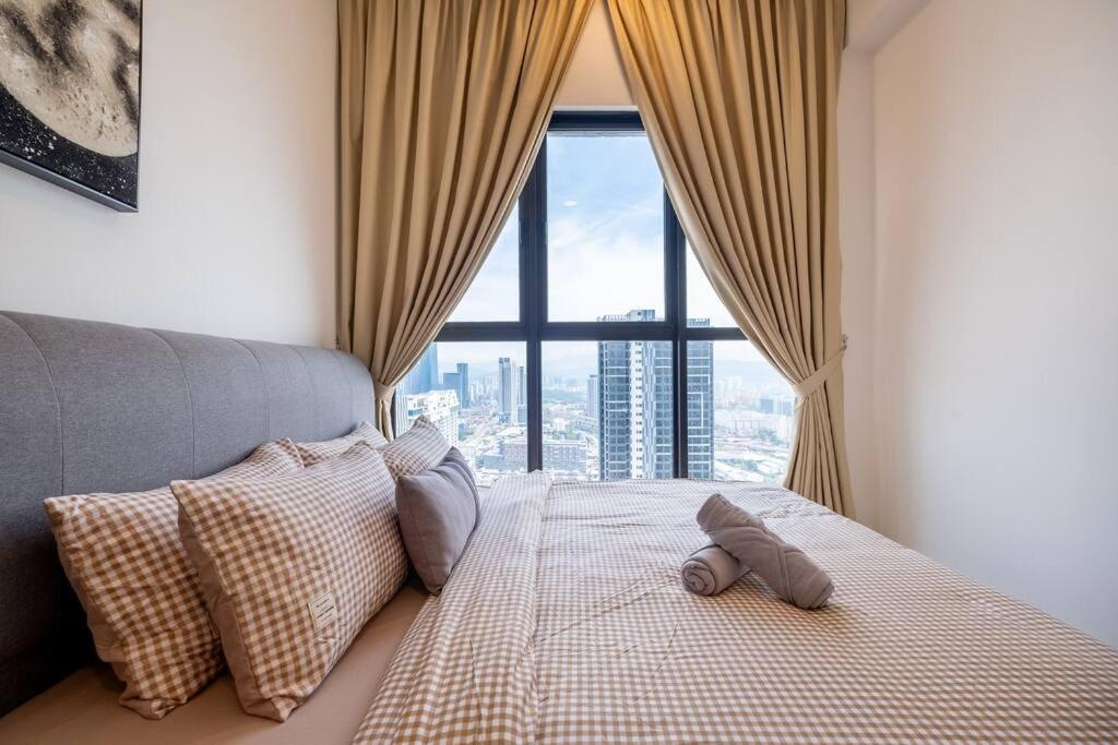 Trion KL city amazing view with bathtub room 8pax