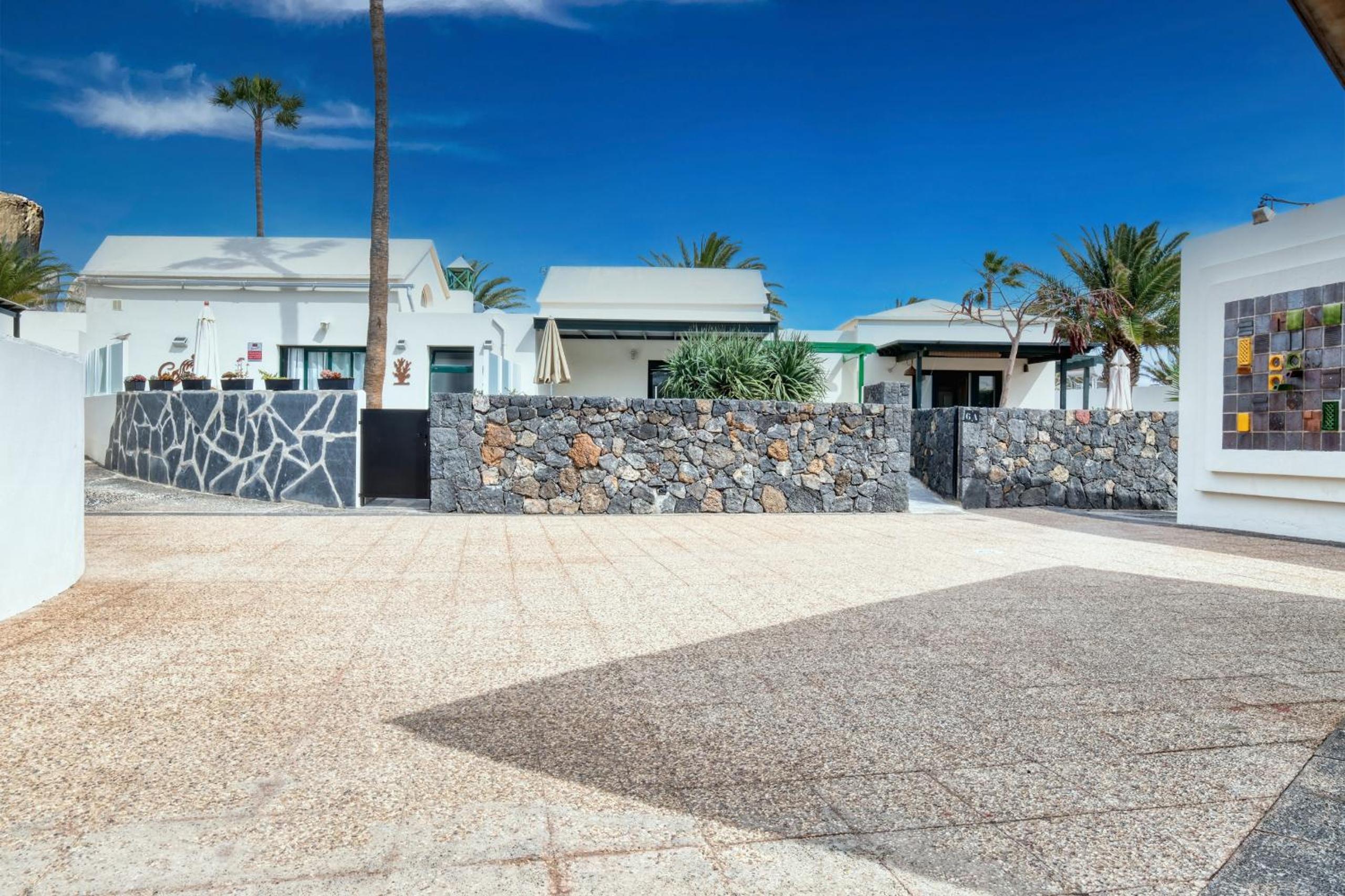 Luxury Bungalow next to the beach-Playa Roca view 3