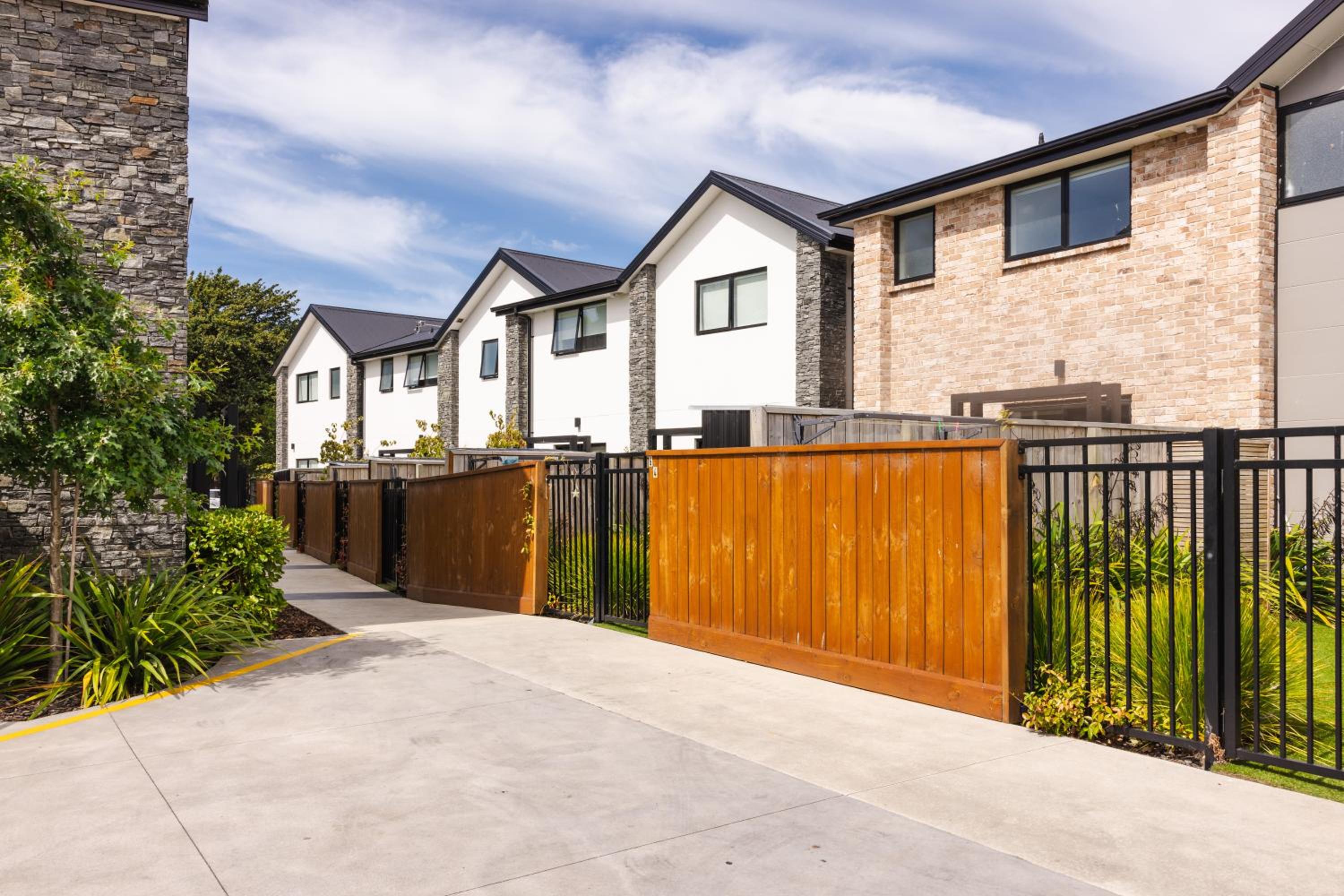 Modern 2 bedroom by Hagley Park