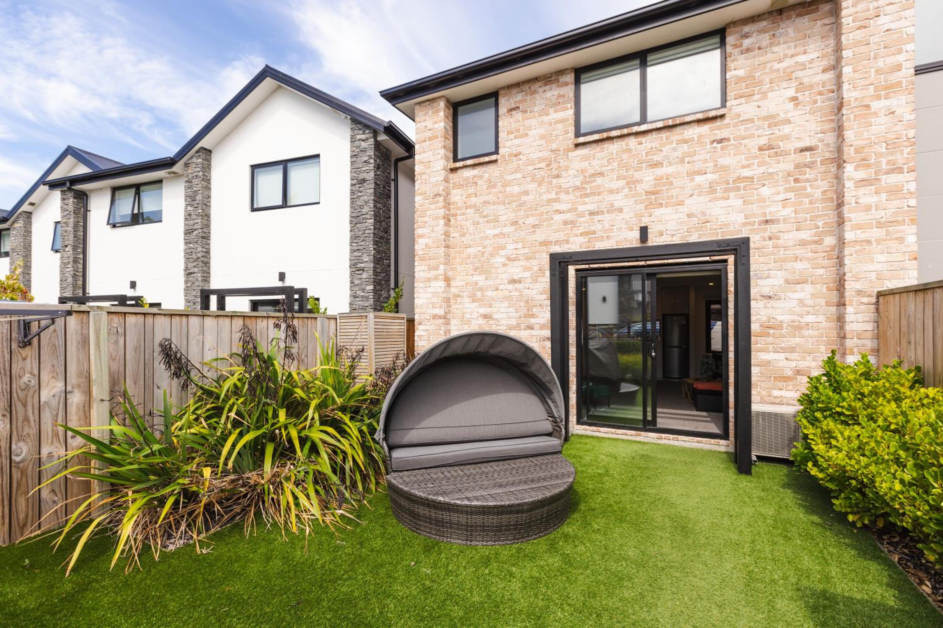 Modern 2 bedroom by Hagley Park