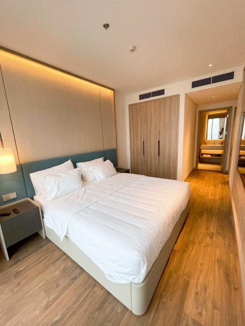 À La Carte High floor, luxury bay view view 5