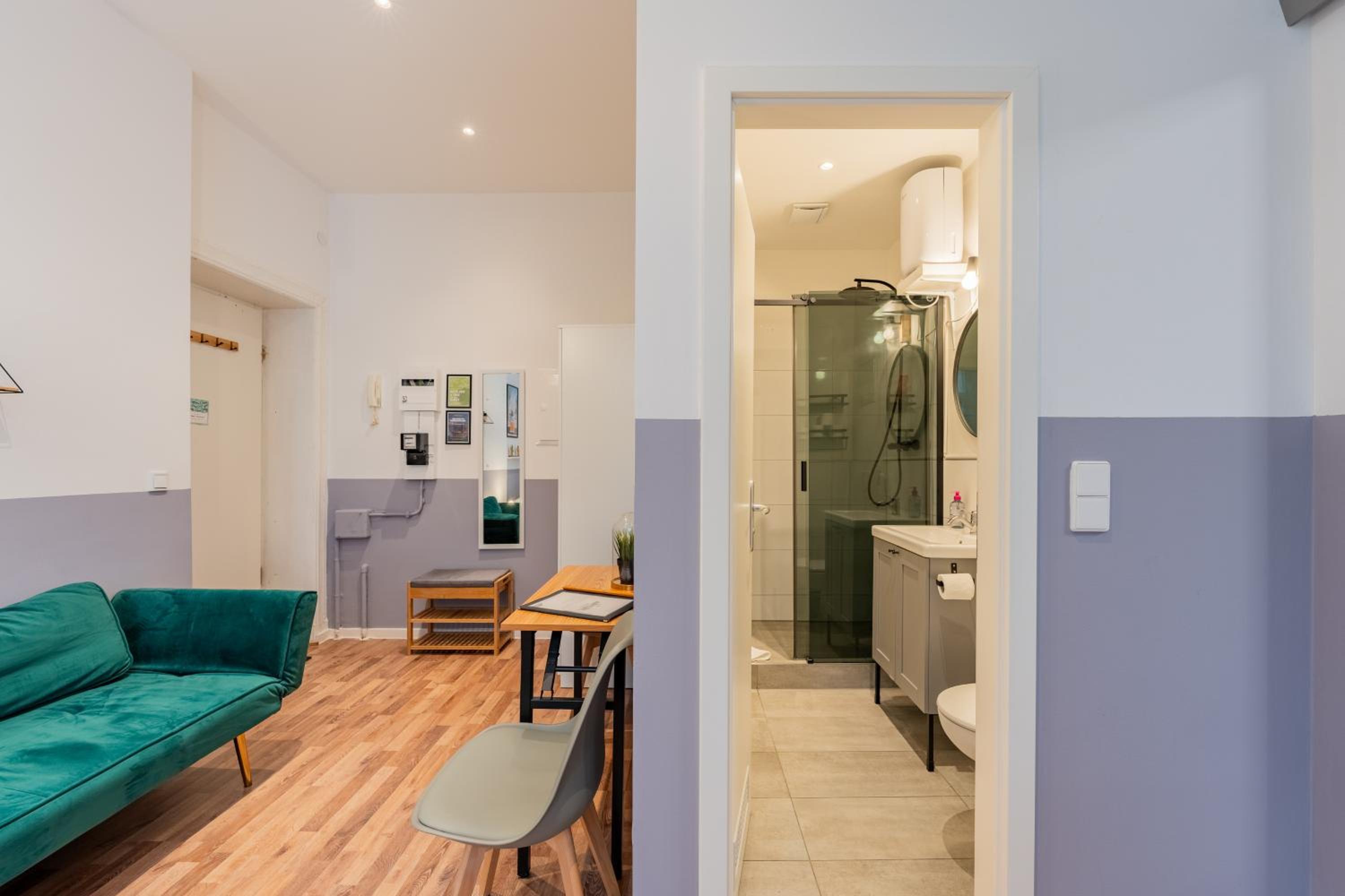 Central 2 BR Flat in trendy area / Self check-in