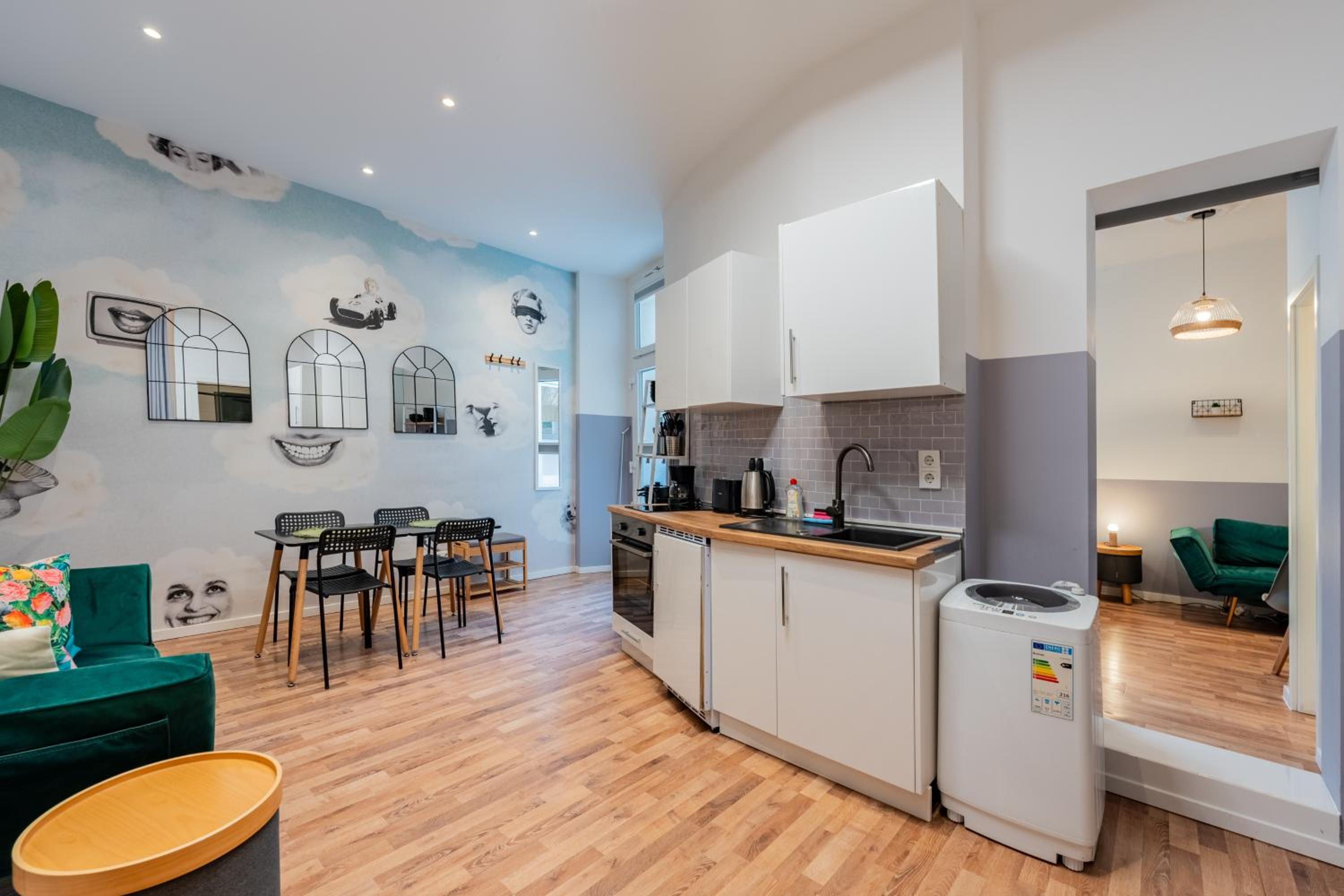 Central 2 BR Flat in trendy area / Self check-in