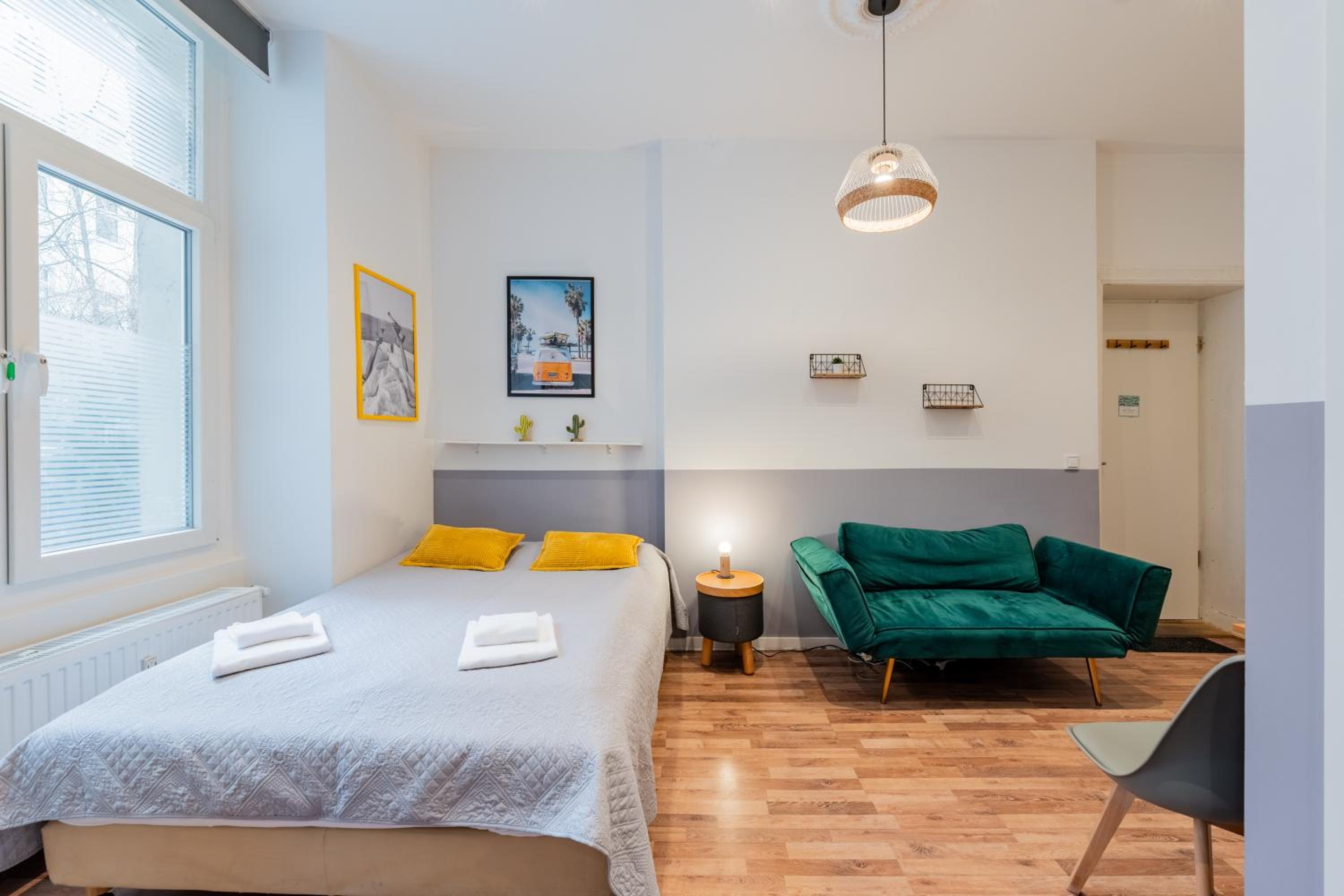Central 2 BR Flat in trendy area / Self check-in
