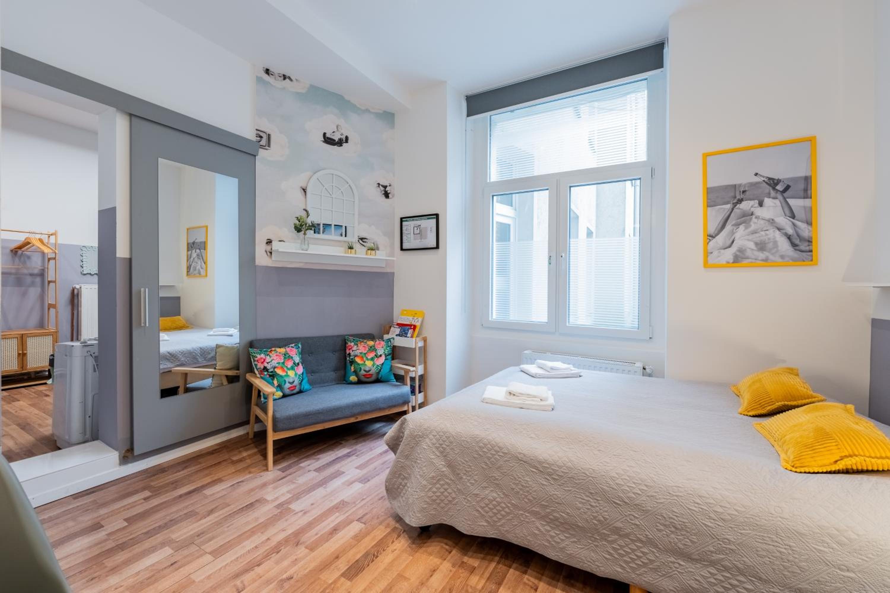 Central 2 BR Flat in trendy area / Self check-in