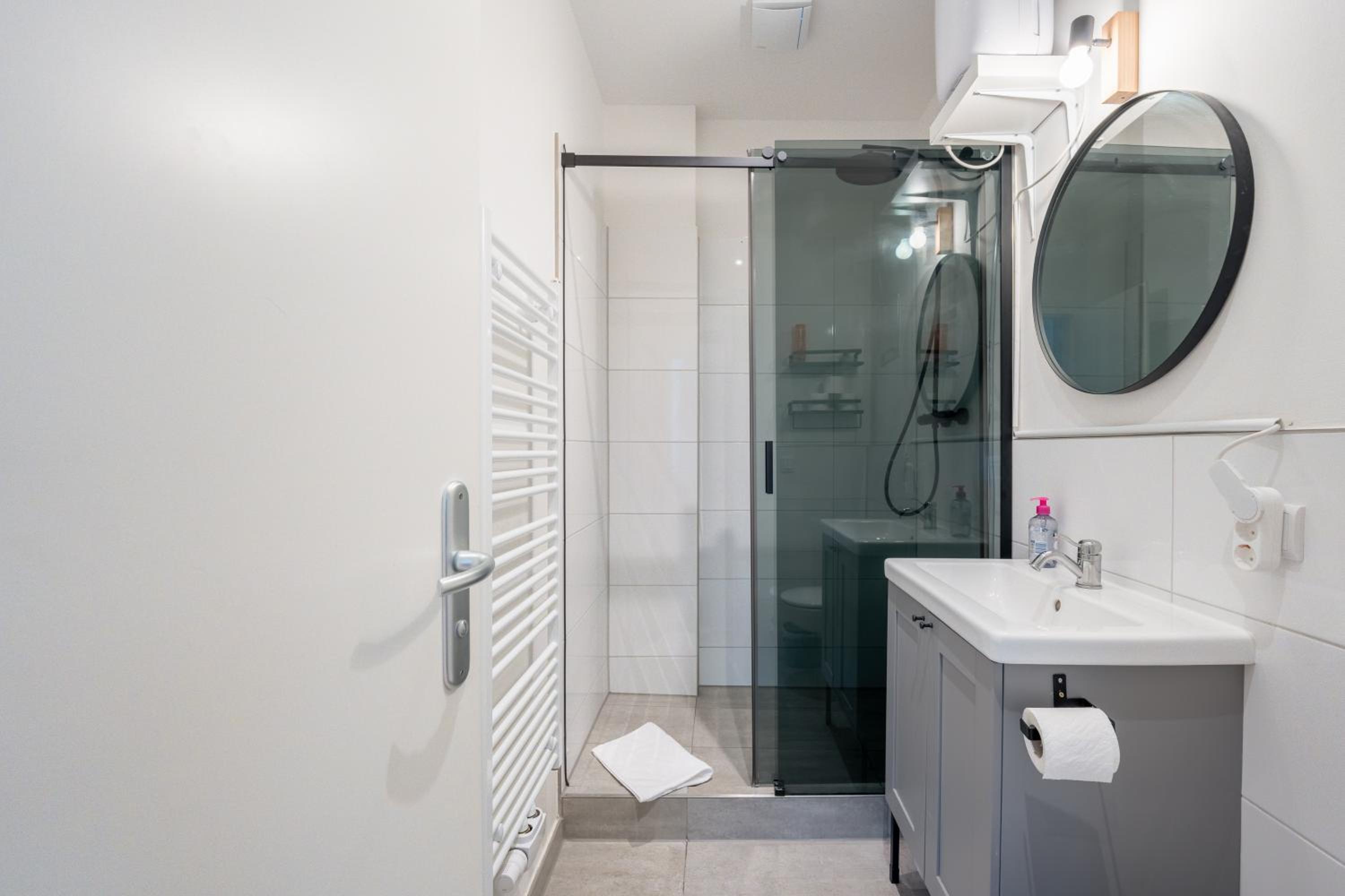 Central 2 BR Flat in trendy area / Self check-in