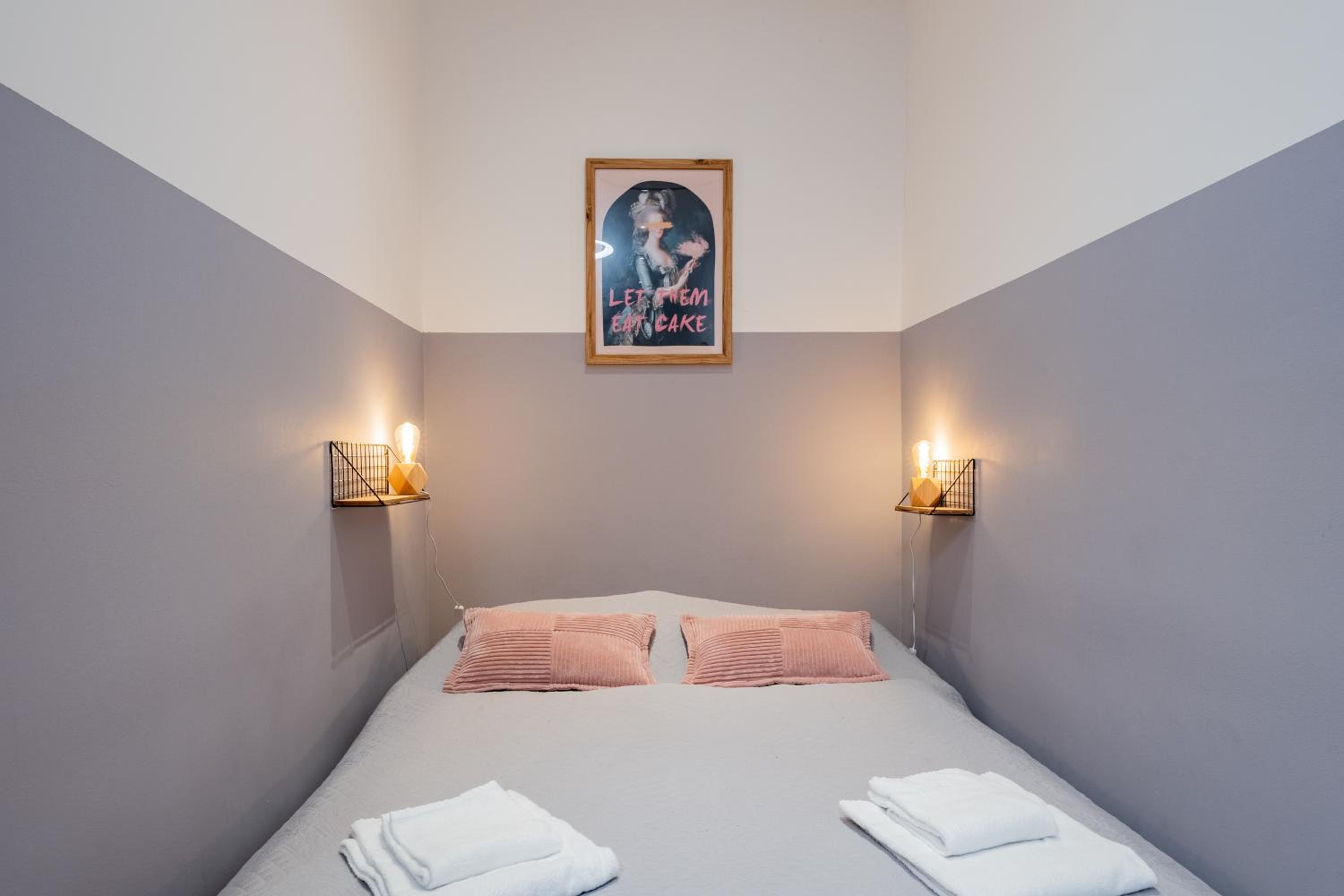 Central 2 BR Flat in trendy area / Self check-in
