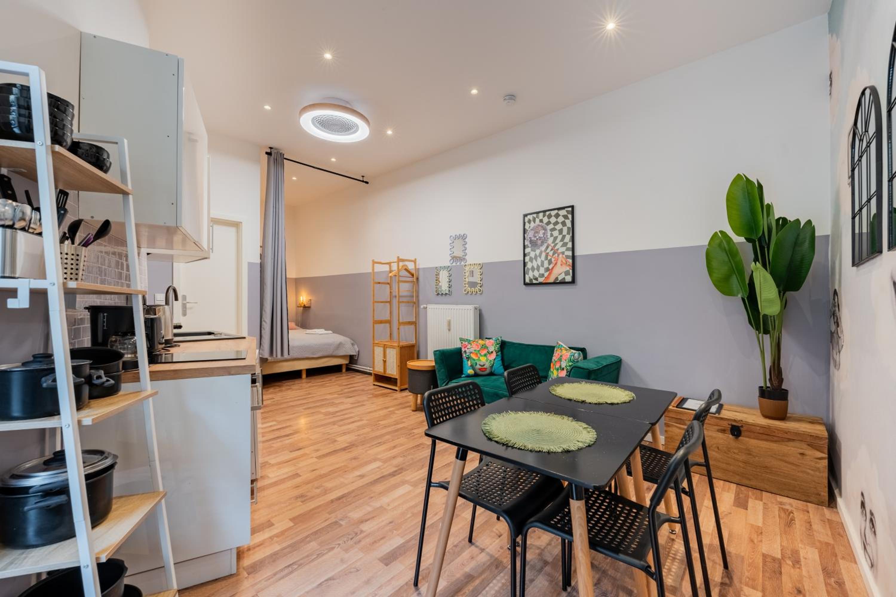 Central 2 BR Flat in trendy area / Self check-in