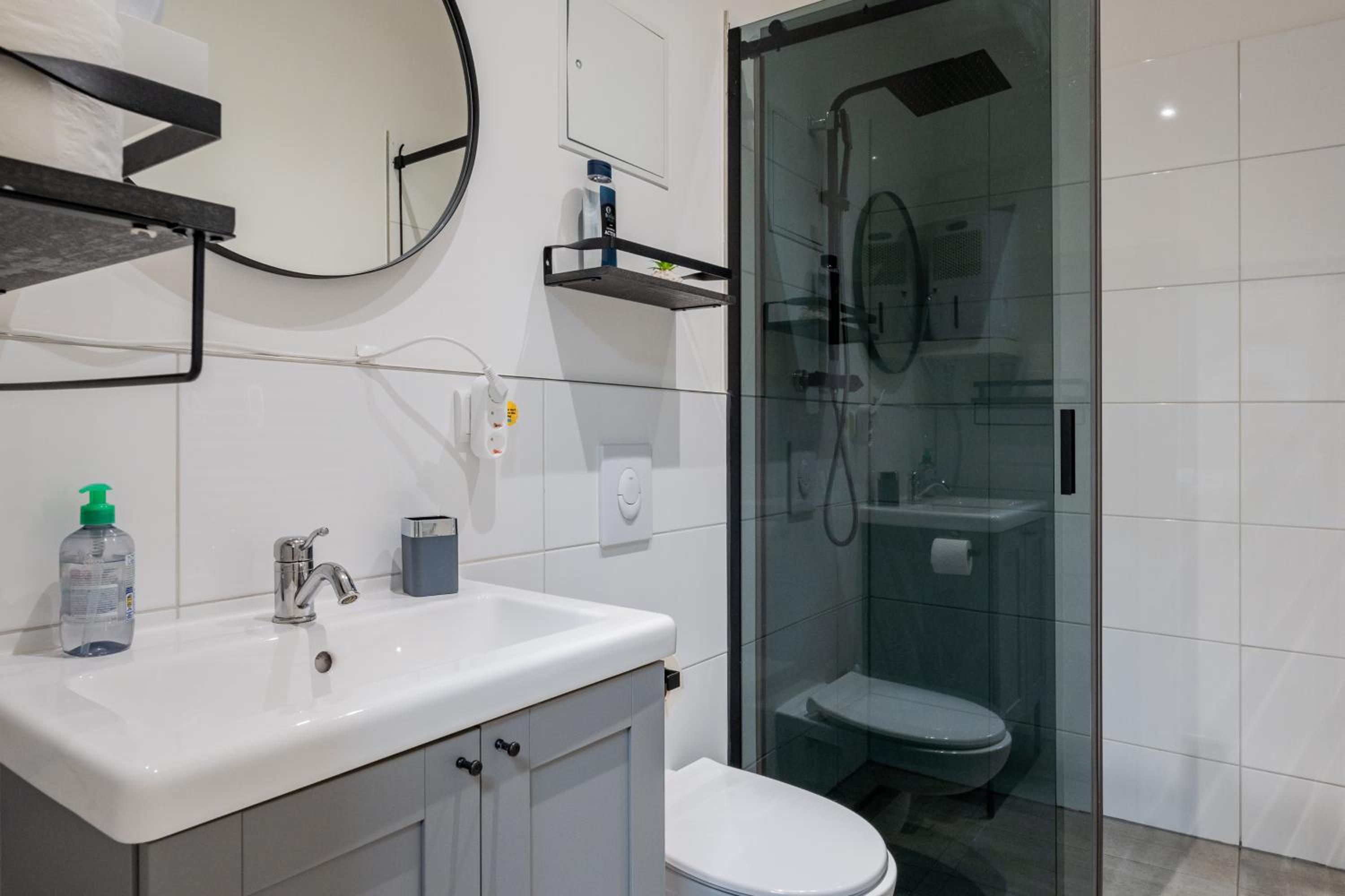 Central 2 BR Flat in trendy area / Self check-in