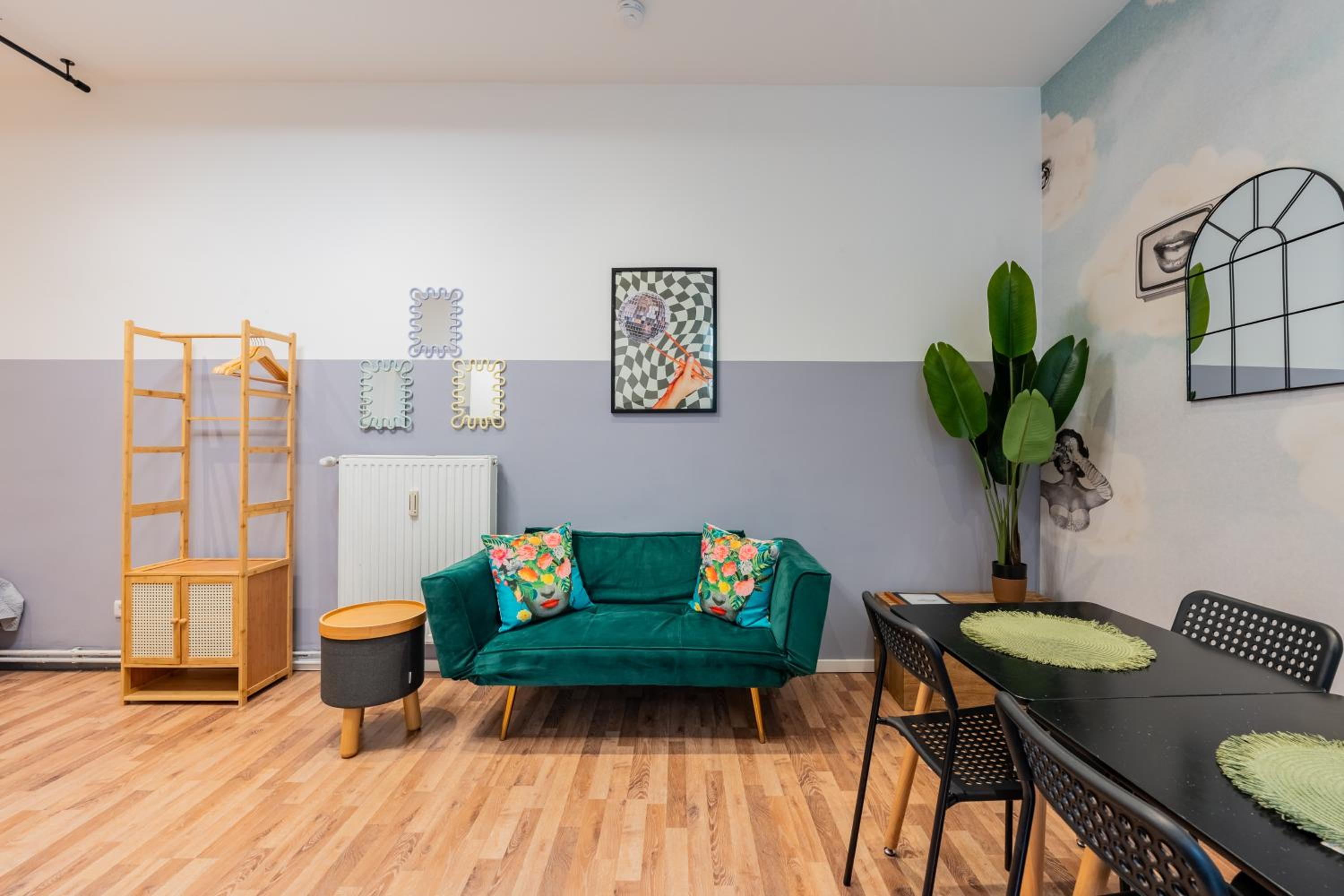 Central 2 BR Flat in trendy area / Self check-in