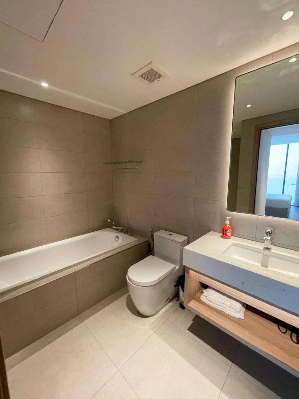 À La Carte High floor, luxury bay view view 4
