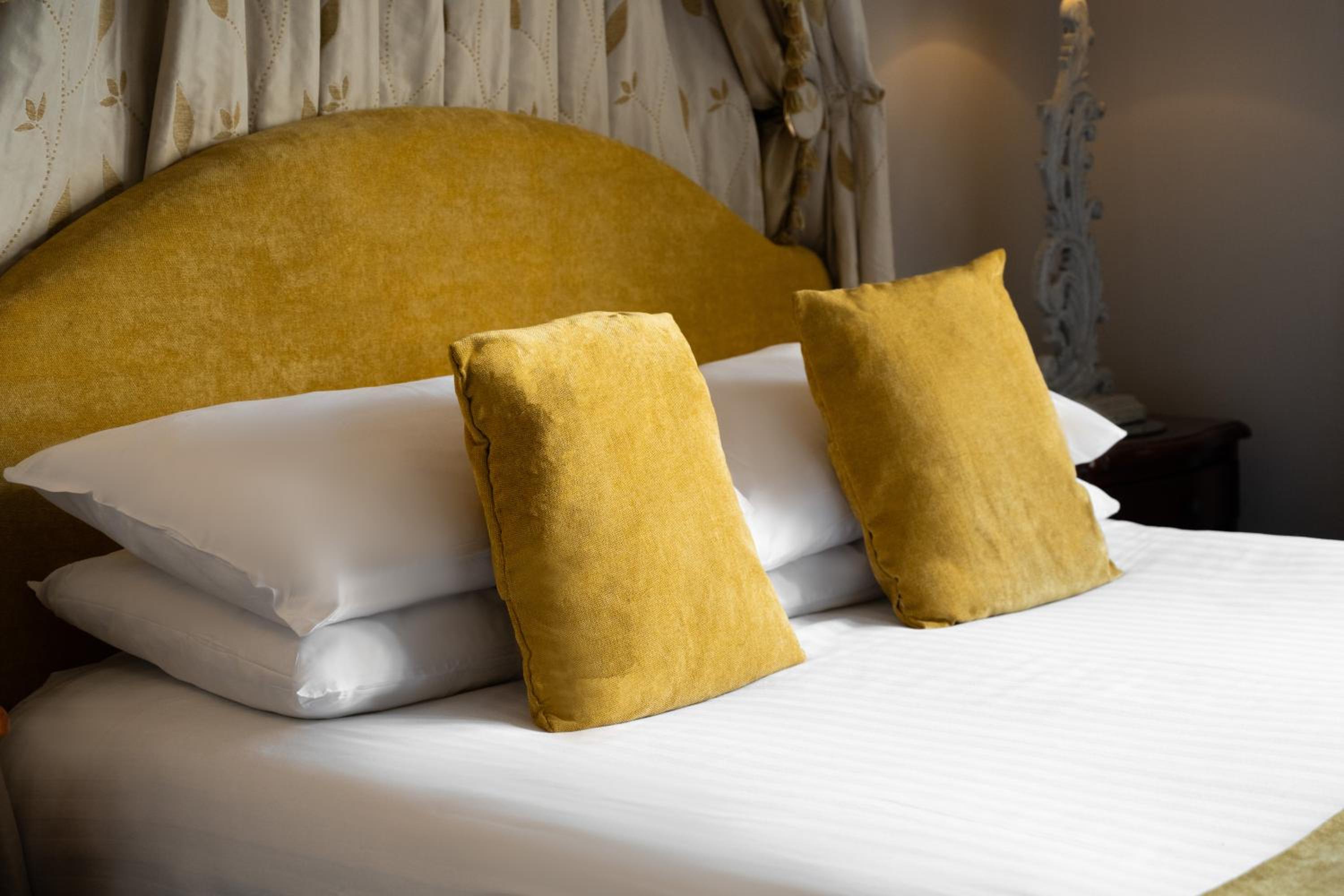 Huddersfield Vacations - Pennine Manor Hotel - Property Image 8