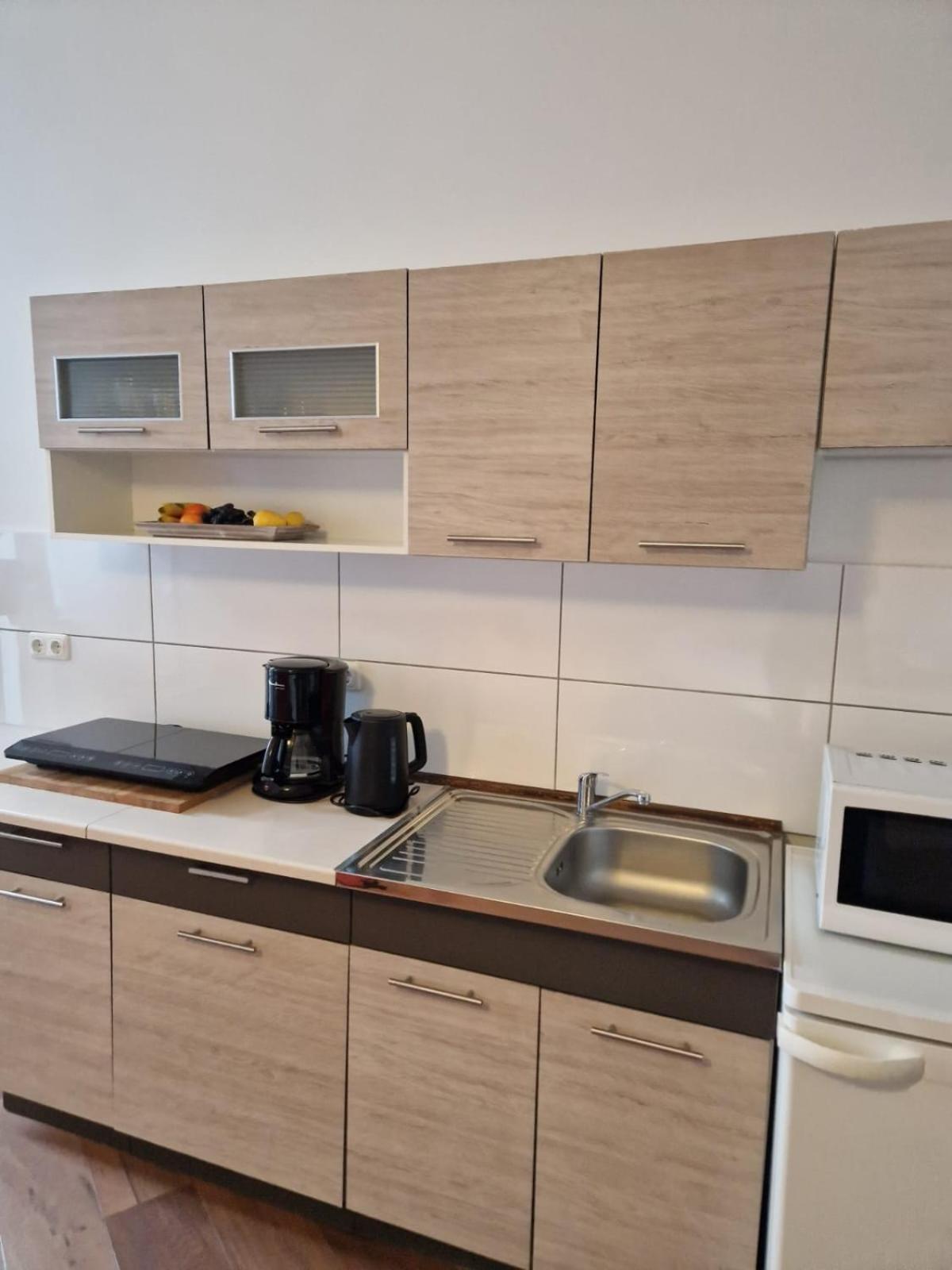 City Studio Apartment for 4, near Sonnenallee