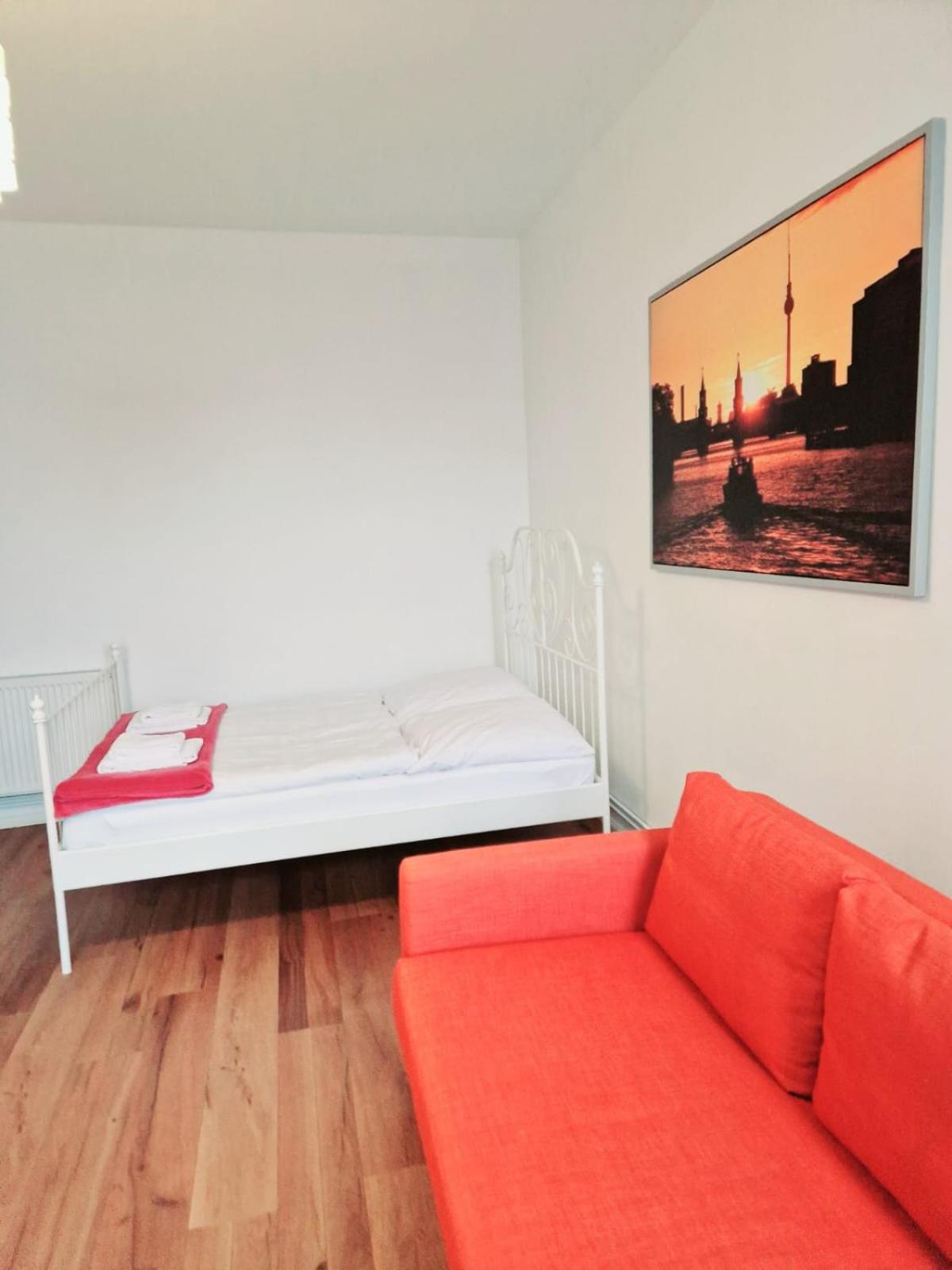 City Studio Apartment for 4, near Sonnenallee