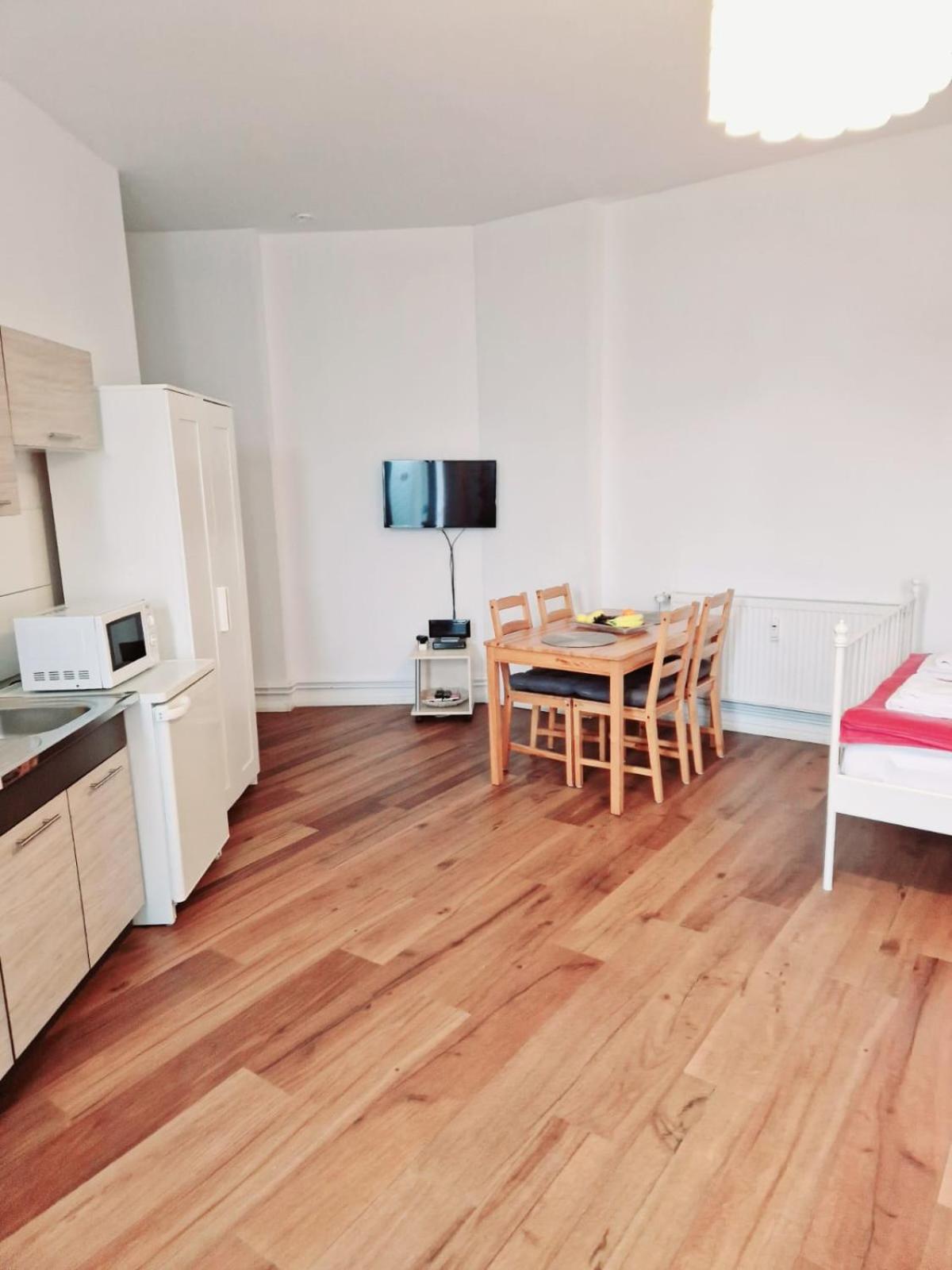 City Studio Apartment for 4, near Sonnenallee