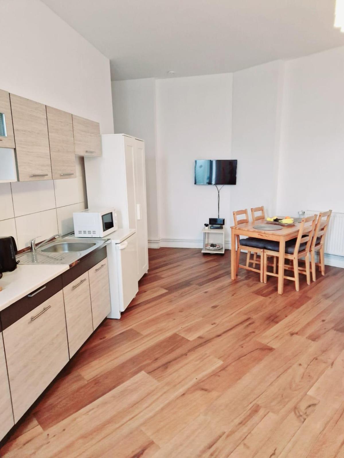 City Studio Apartment for 4, near Sonnenallee