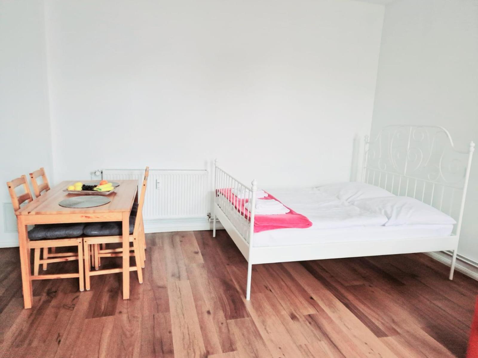 City Studio Apartment for 4, near Sonnenallee