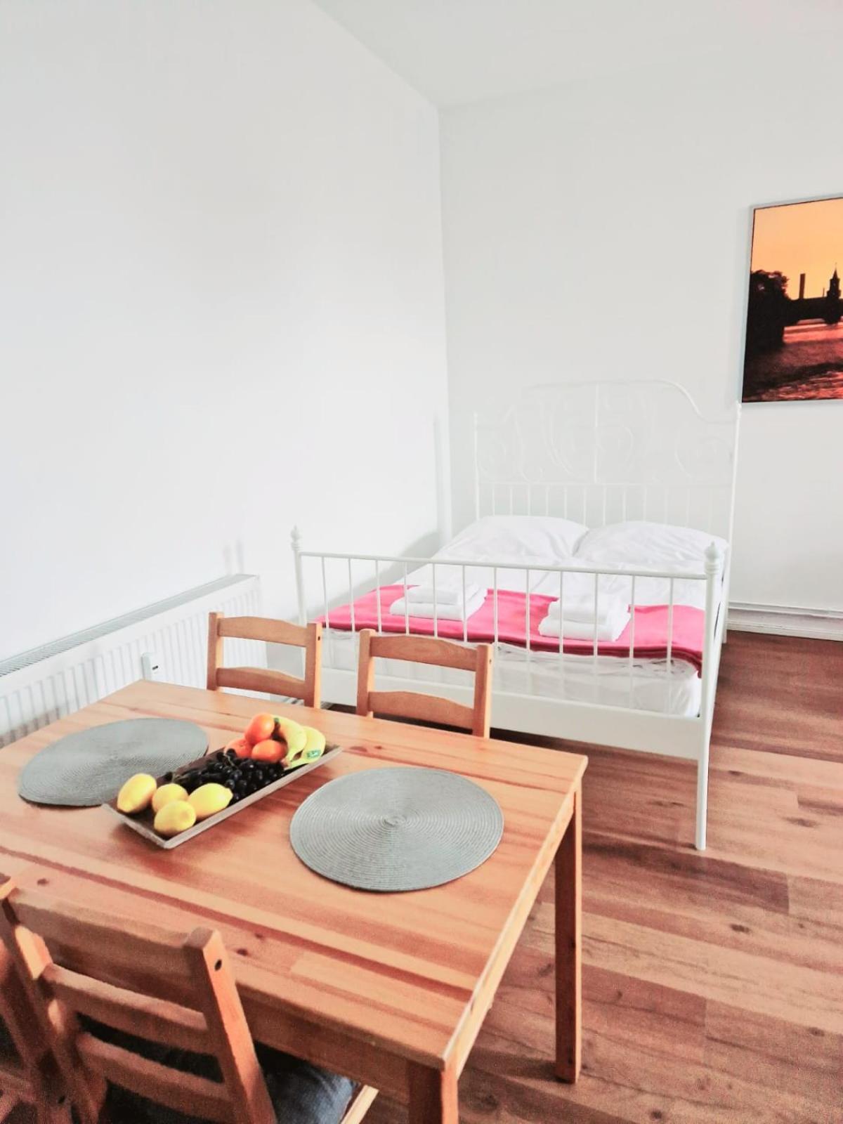 City Studio Apartment for 4, near Sonnenallee