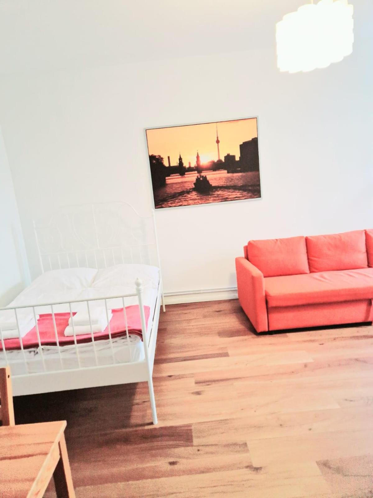 City Studio Apartment for 4, near Sonnenallee
