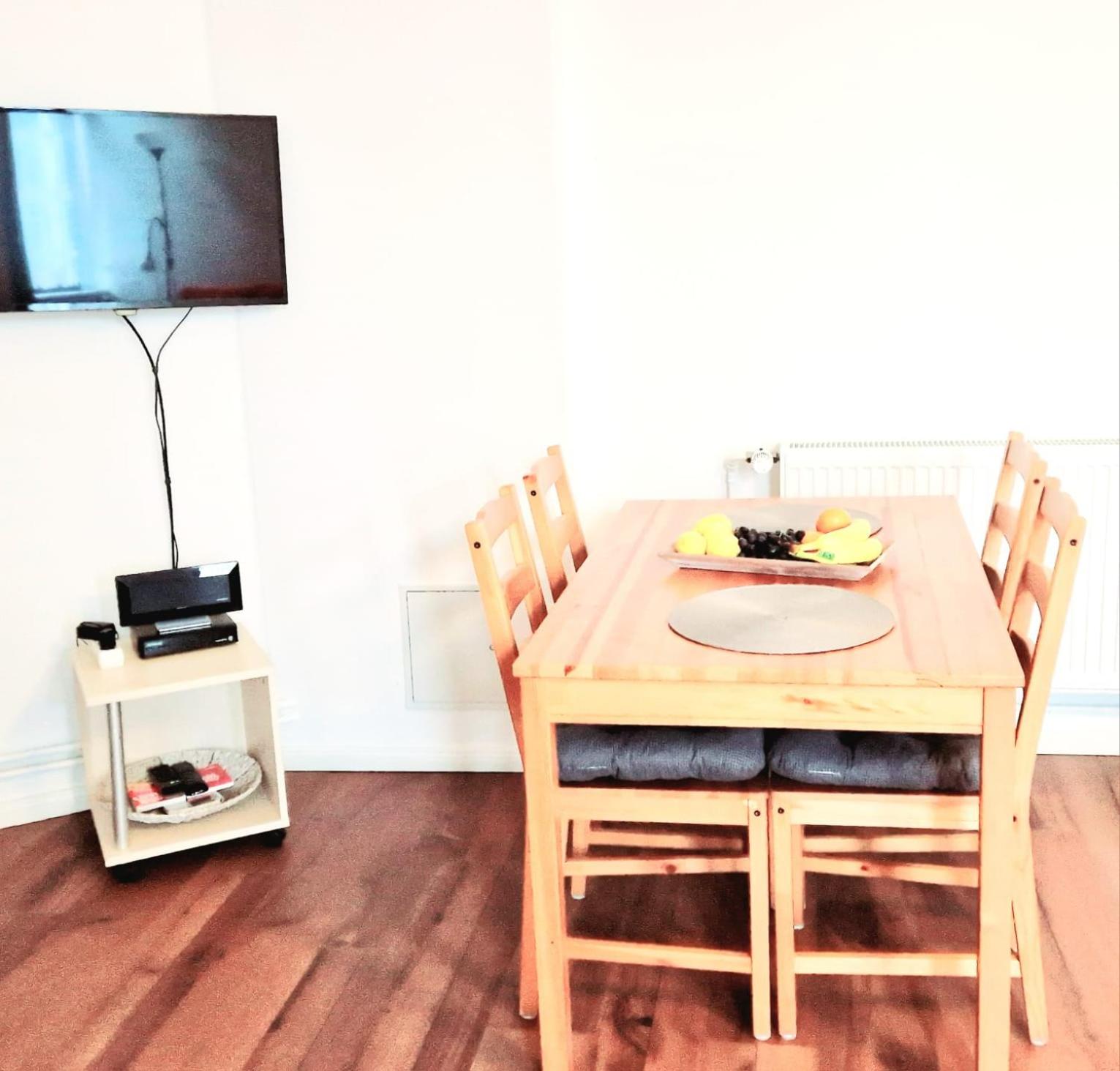 City Studio Apartment for 4, near Sonnenallee