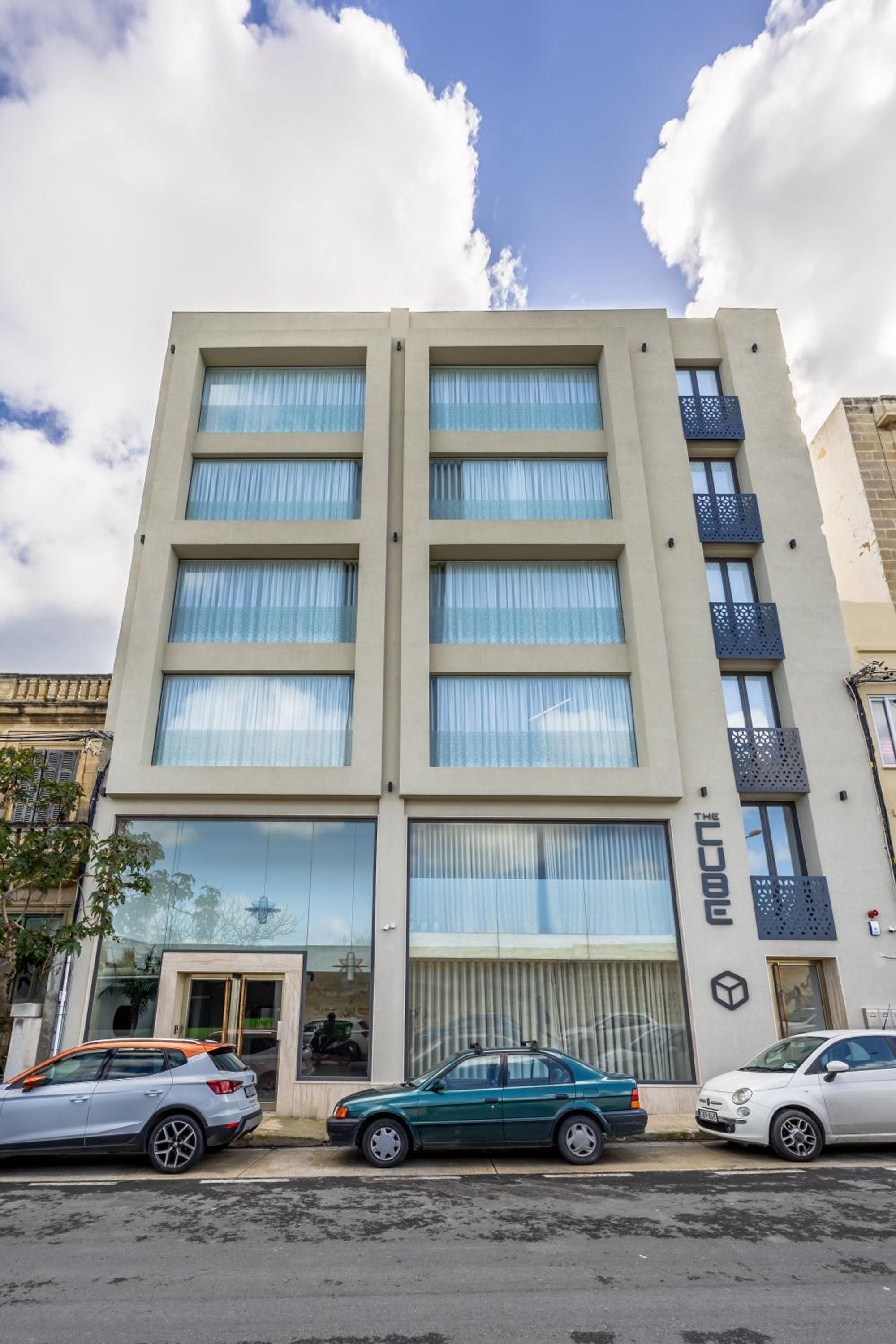 Brand new elegantly furnished studio apt in Gzira photo 4