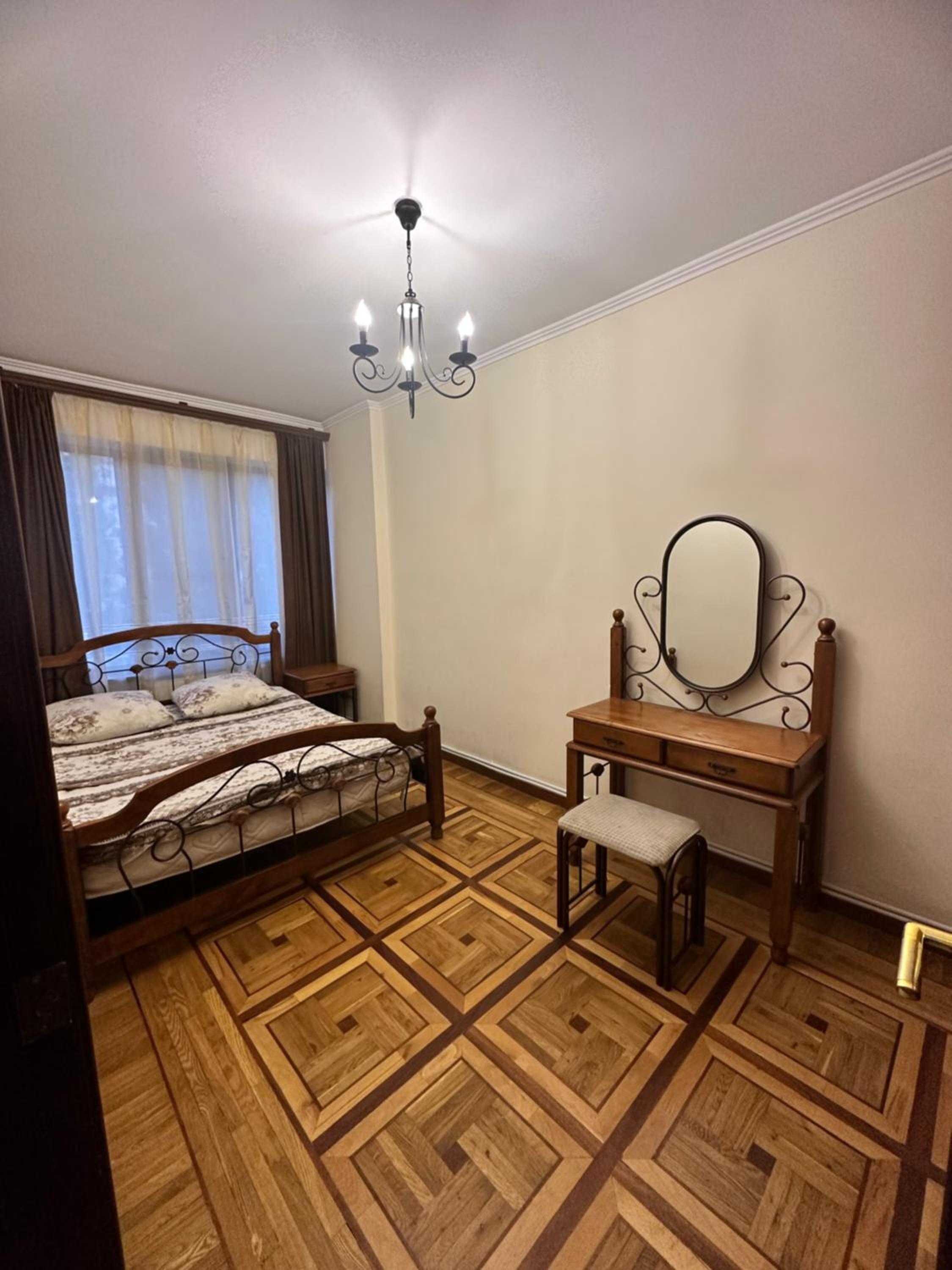 Saryan Mashtots Apart
