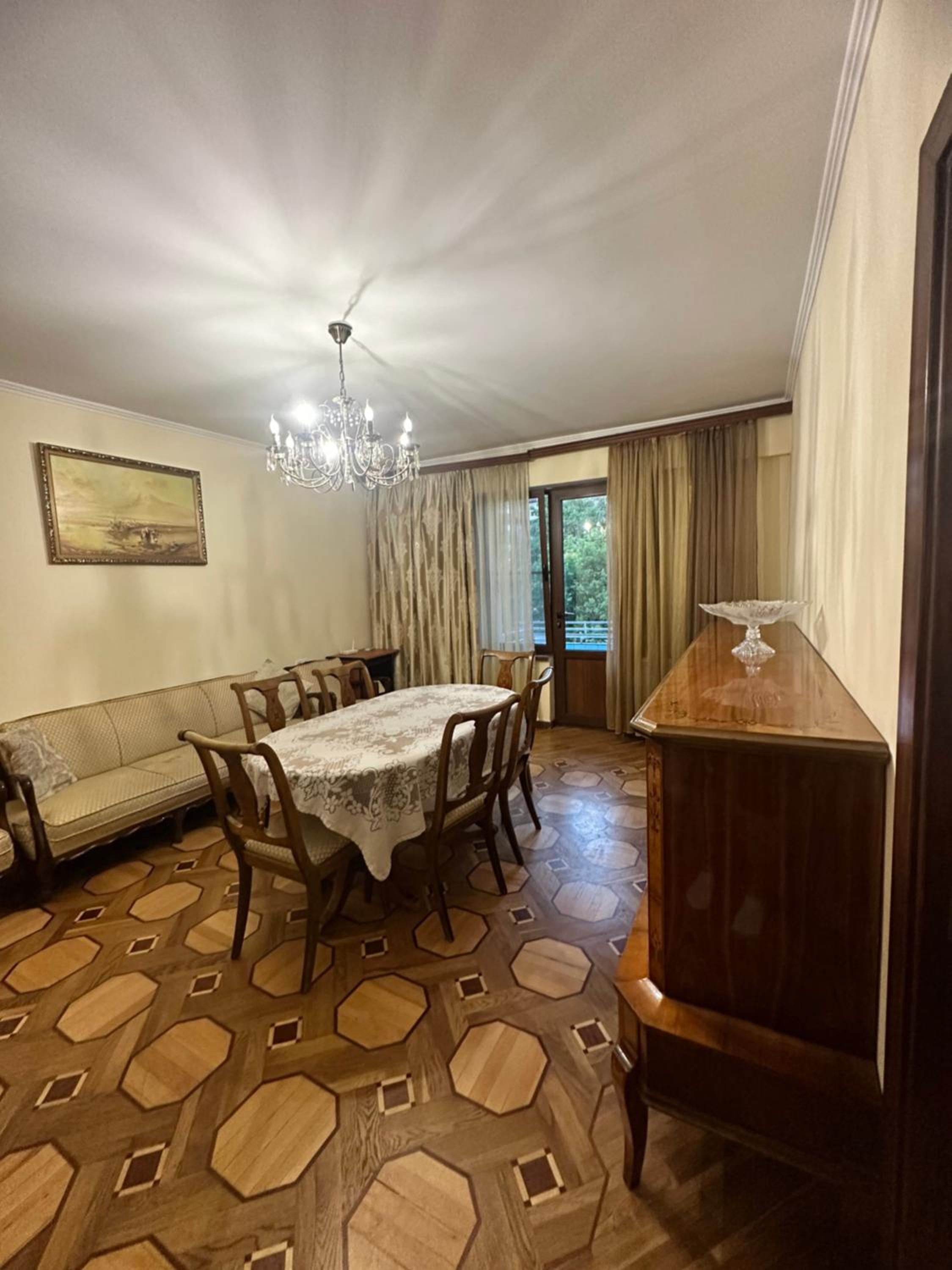Saryan Mashtots Apart