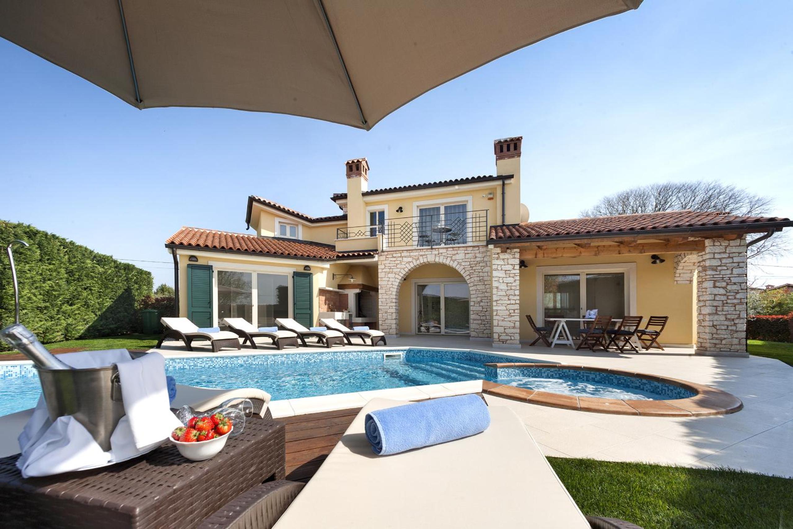 Villa Santa Domenica near Poreč with play room, beautiful tavern & garden view 5