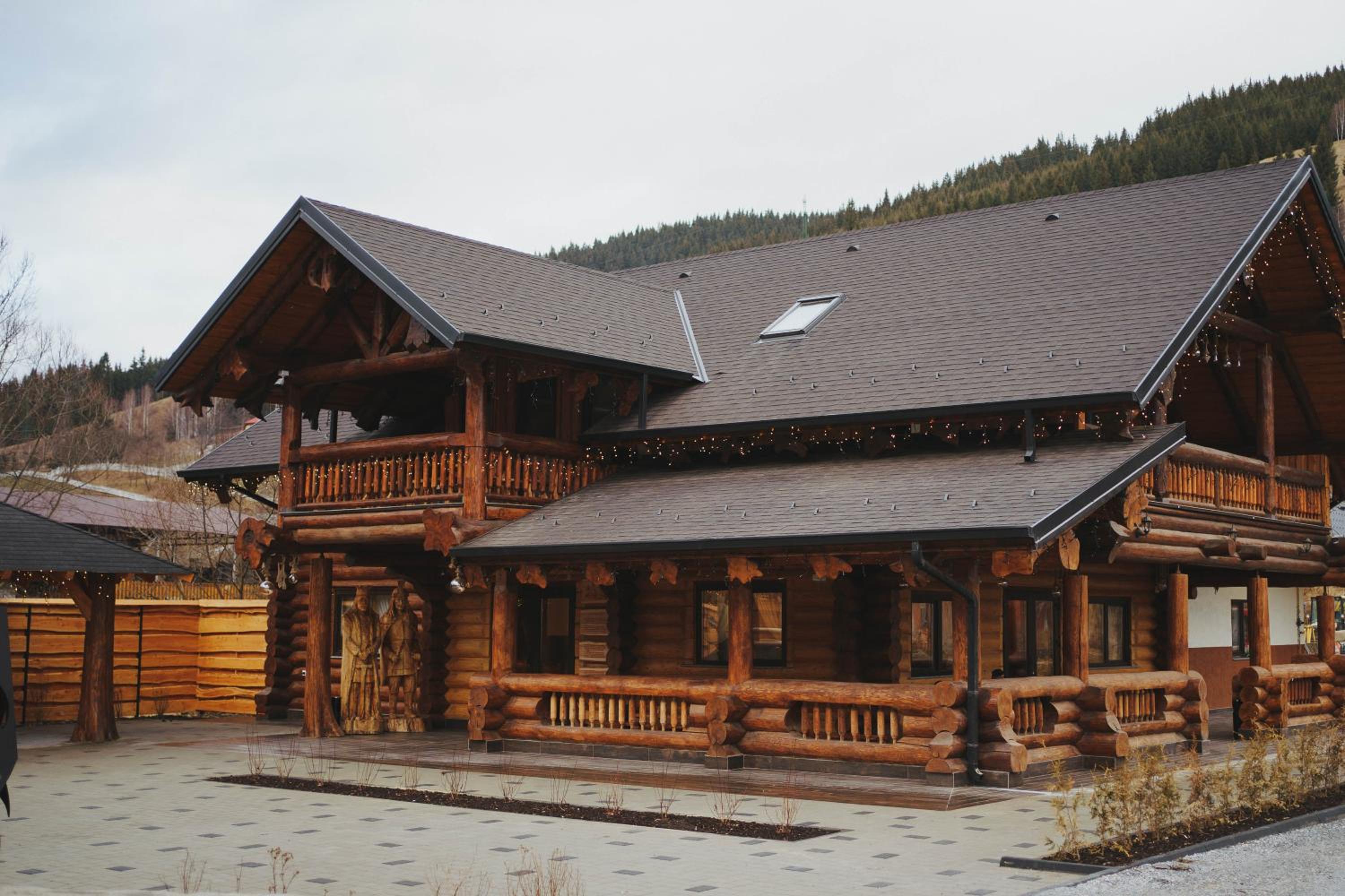 Hanul lui Mujdei view 2