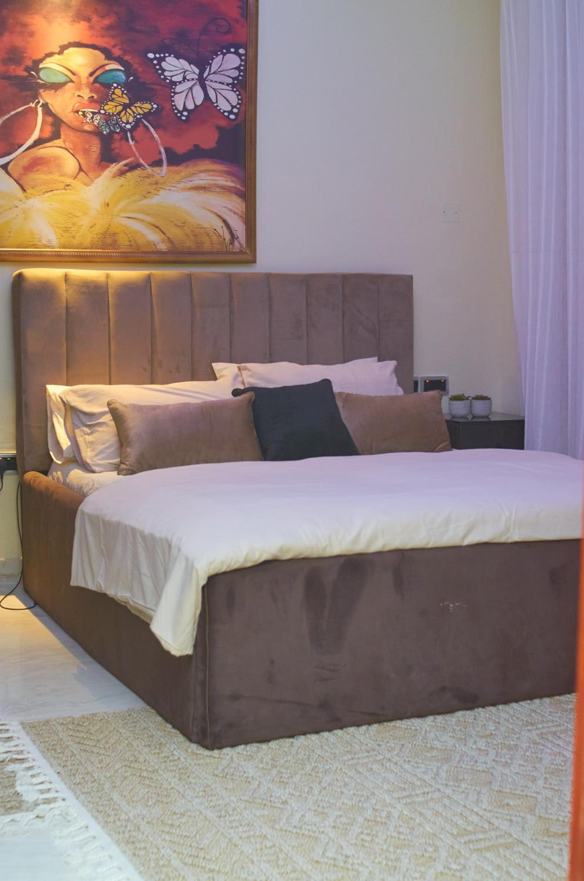 Stunning 2bedroom Lekki Apartment view 4