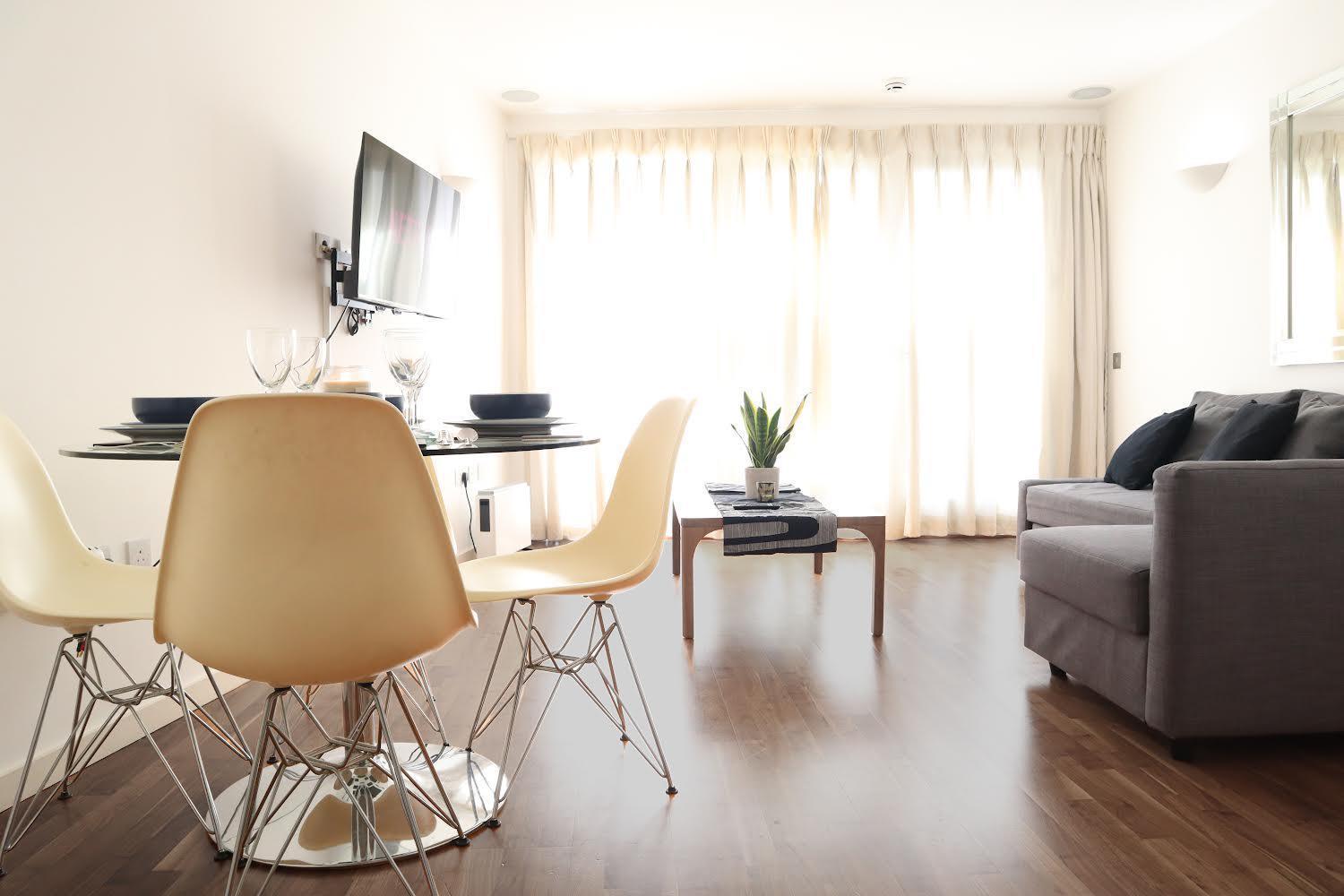 Luxury River View Canary Wharf Apartment view 5