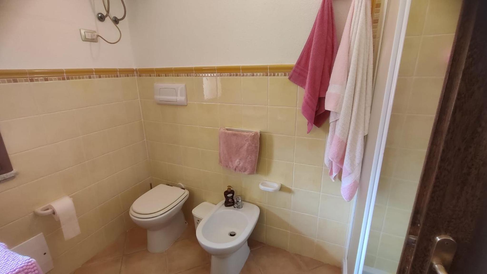 Sara Sole & Mare en Torpè — bathroom