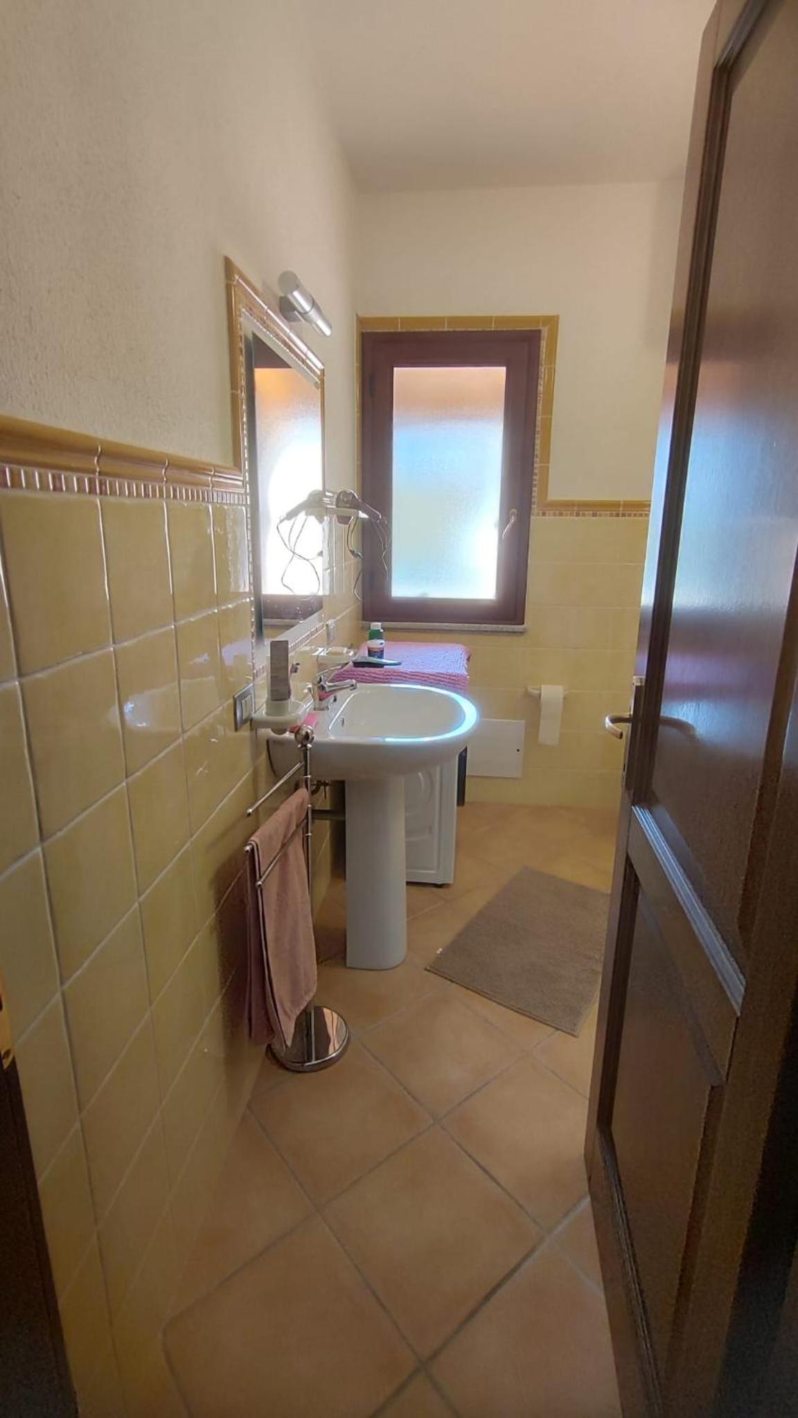 Sara Sole & Mare en Torpè — bathroom