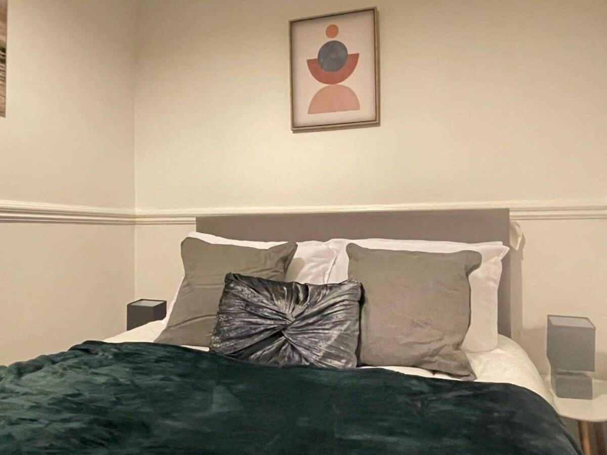Cosy Home With Free Parking And Fast Internet view 4
