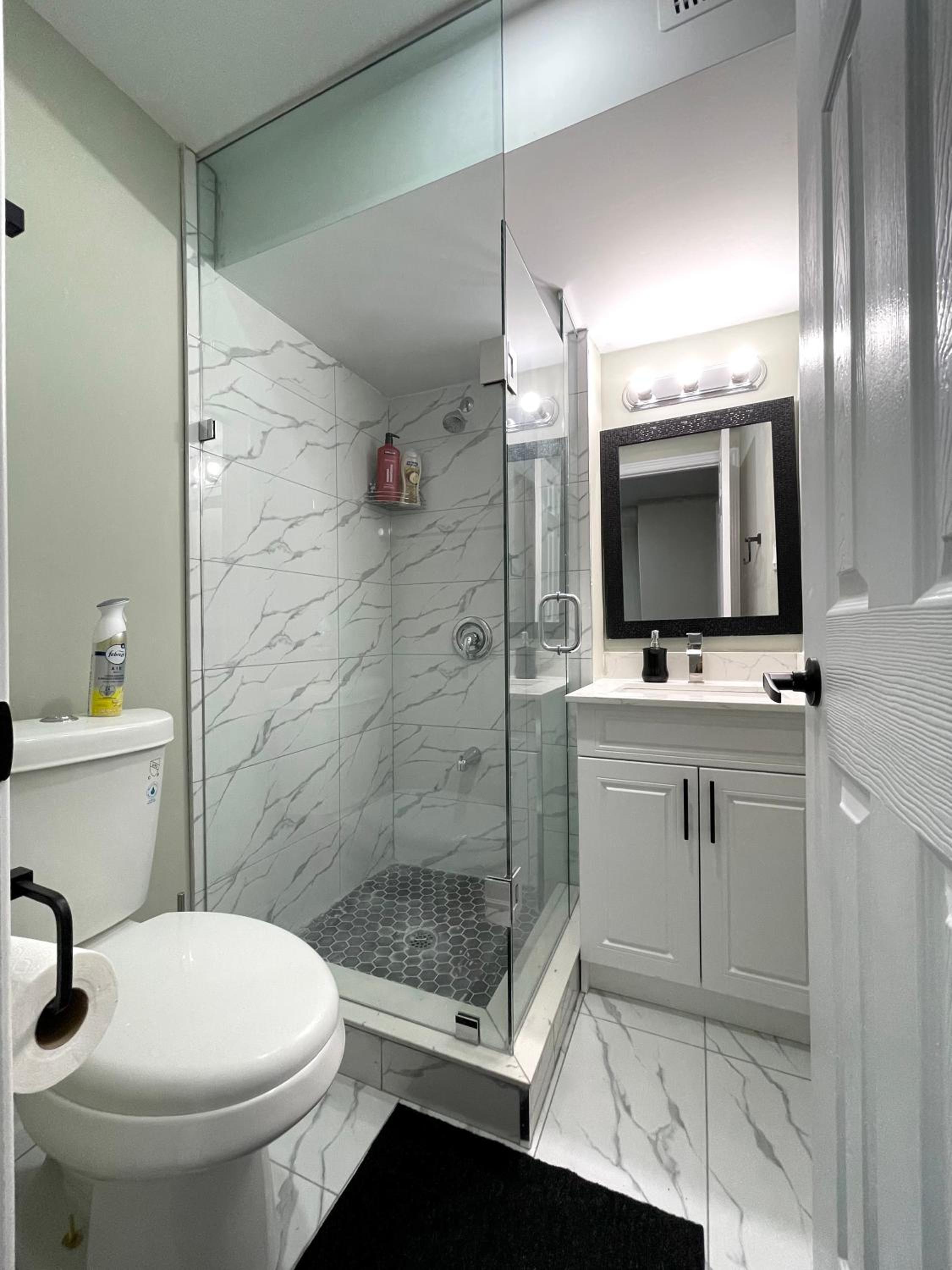 Two Bedroom Basement Ensuite 15 mins from The Niagara Falls