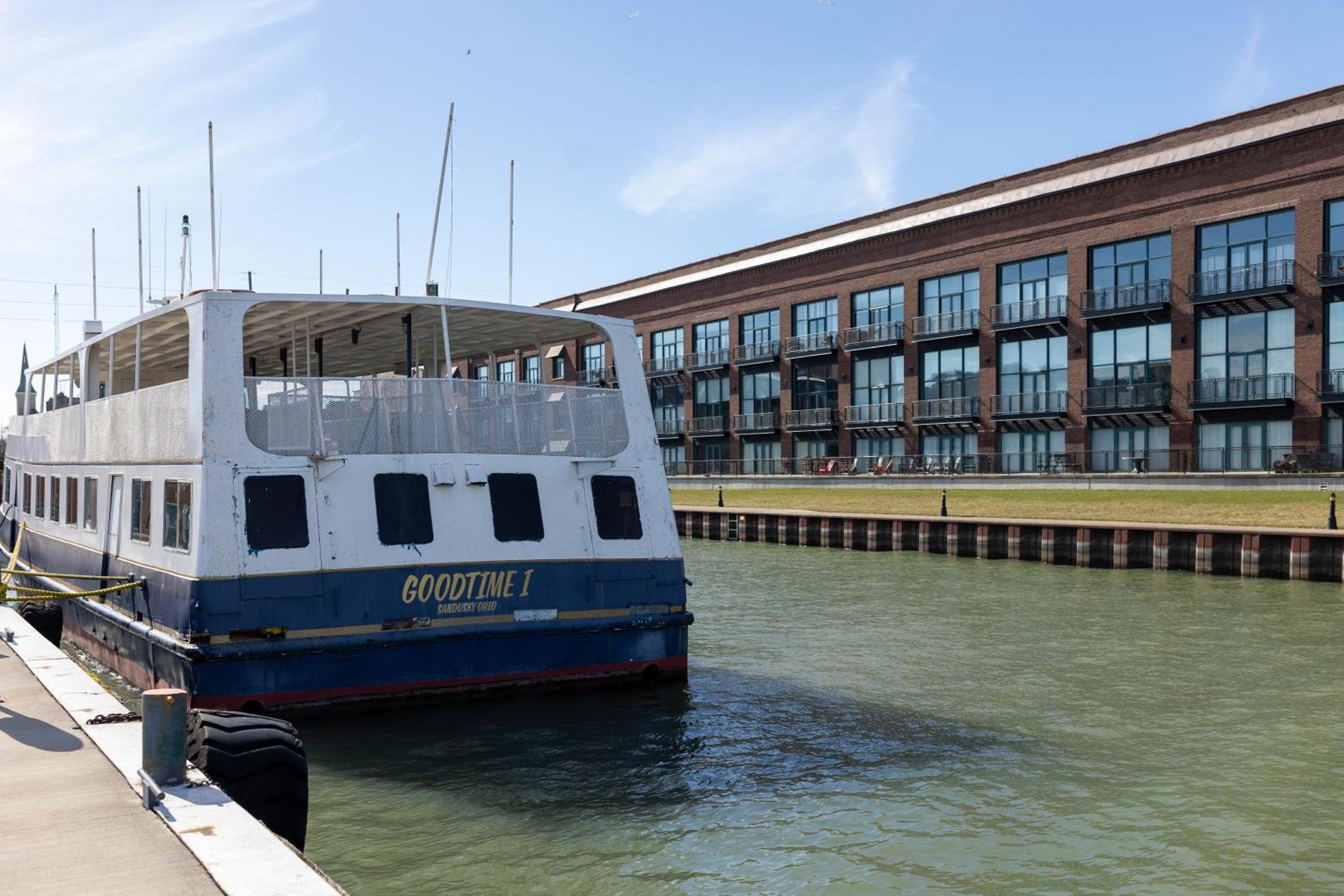 Marlin at the Lake - Downtown Sandusky view 4