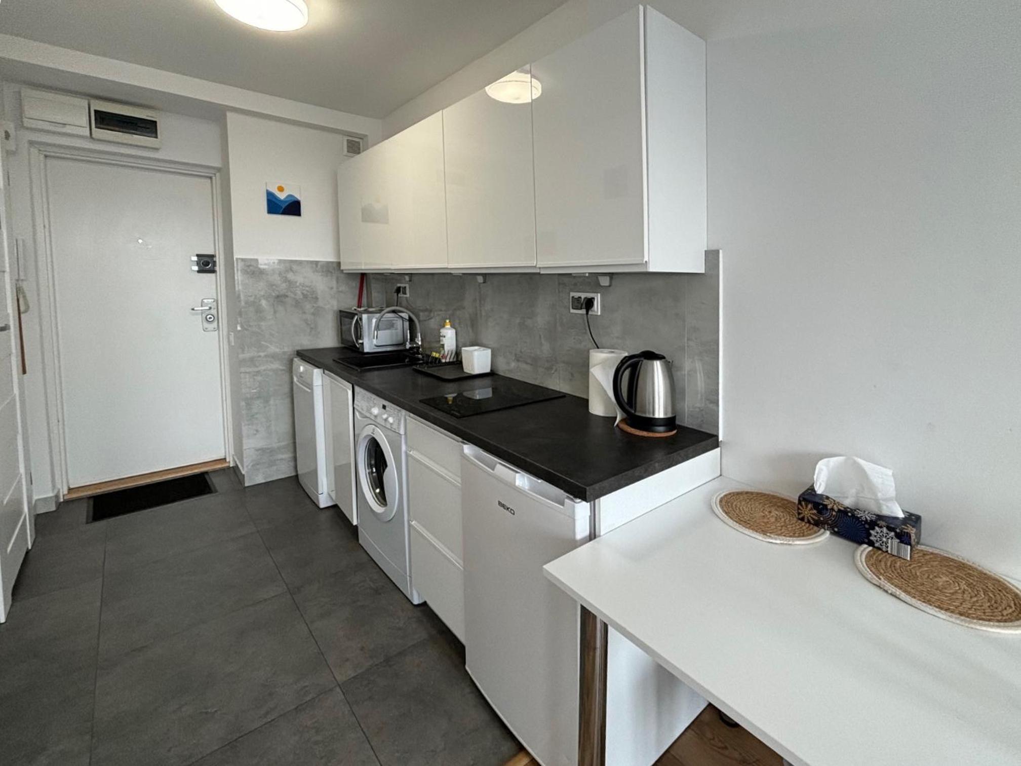 Sweet Life Apartment next to metro station