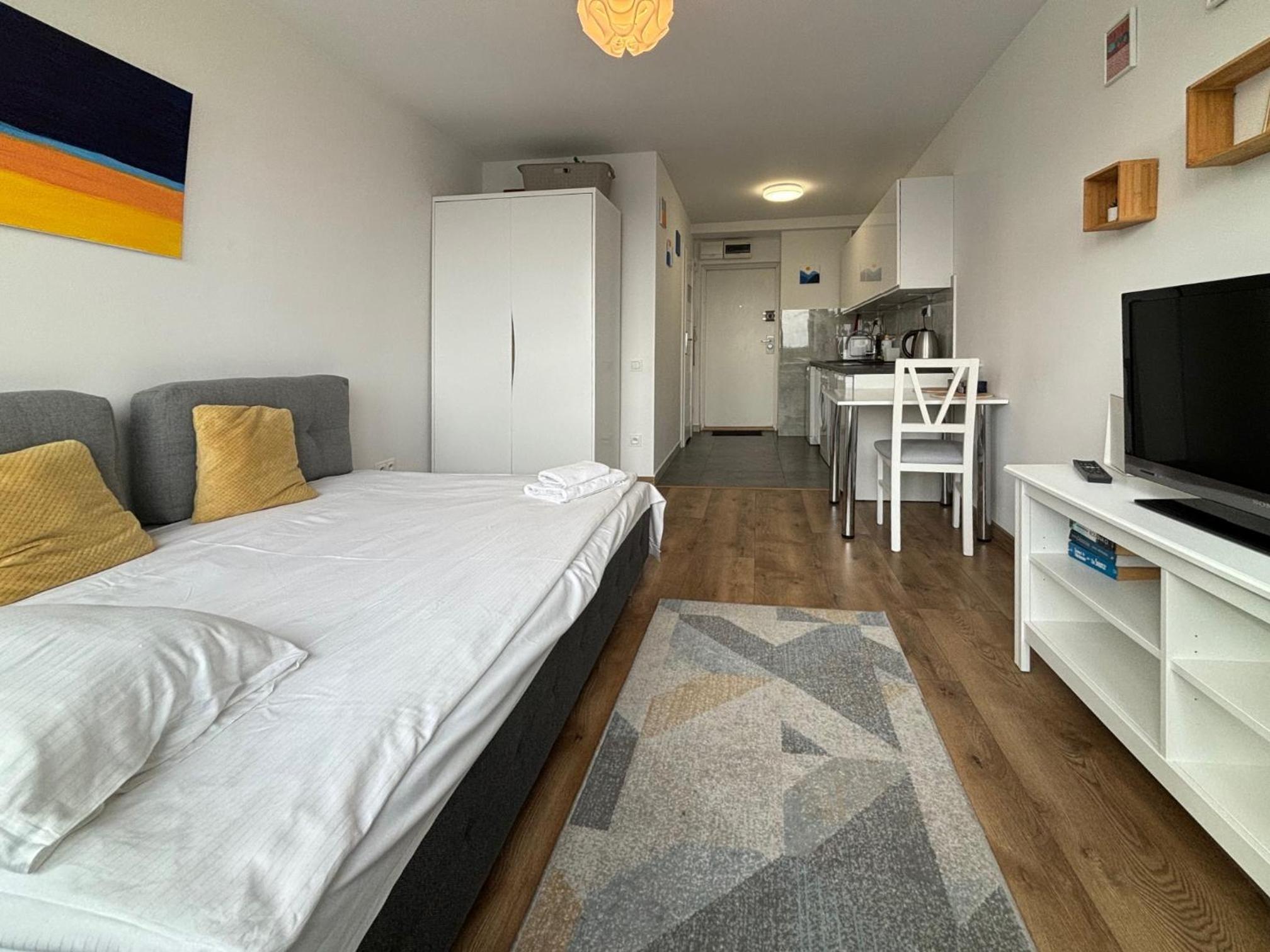 Sweet Life Apartment next to metro station