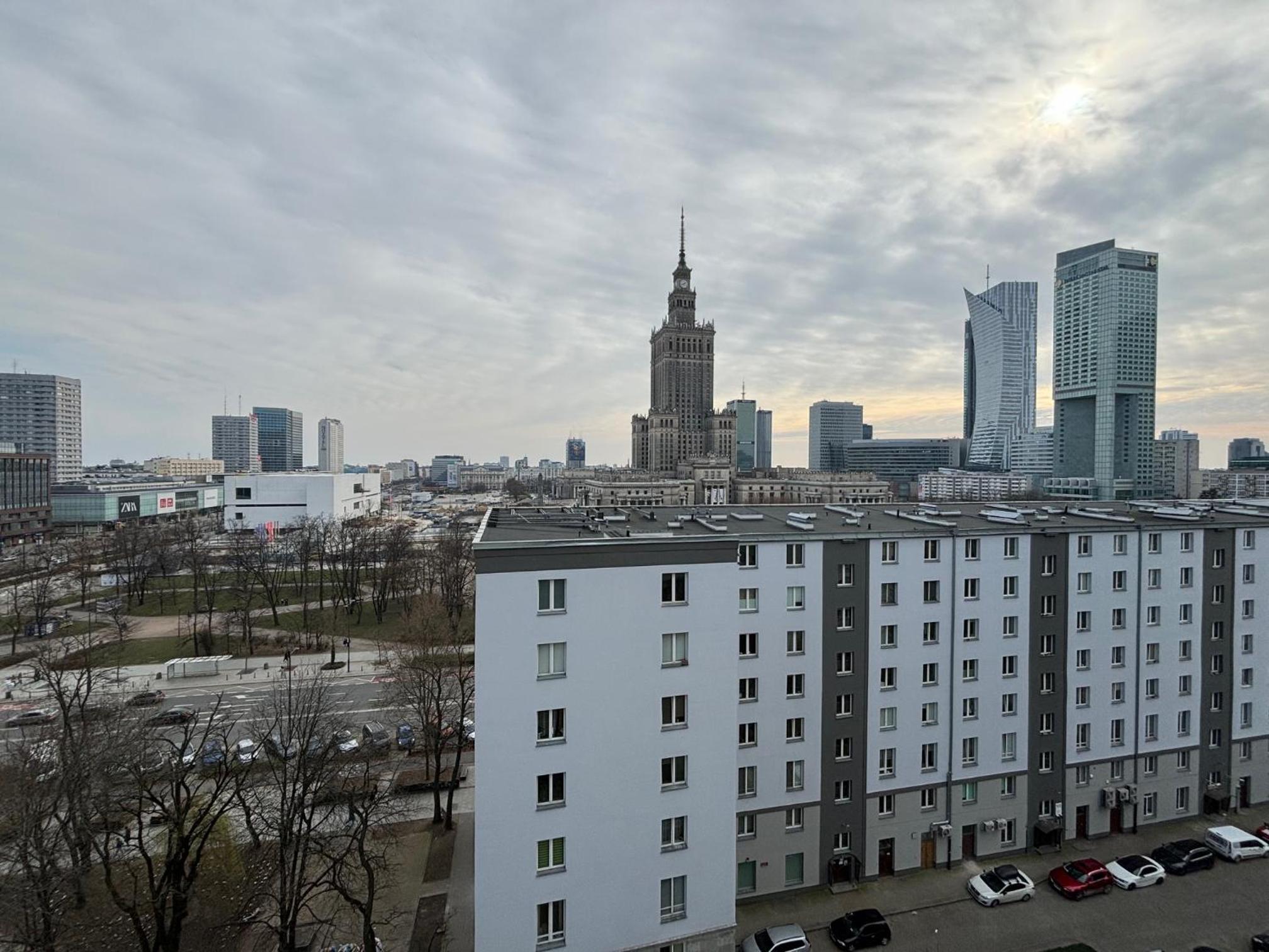Sweet Life Apartment next to metro station