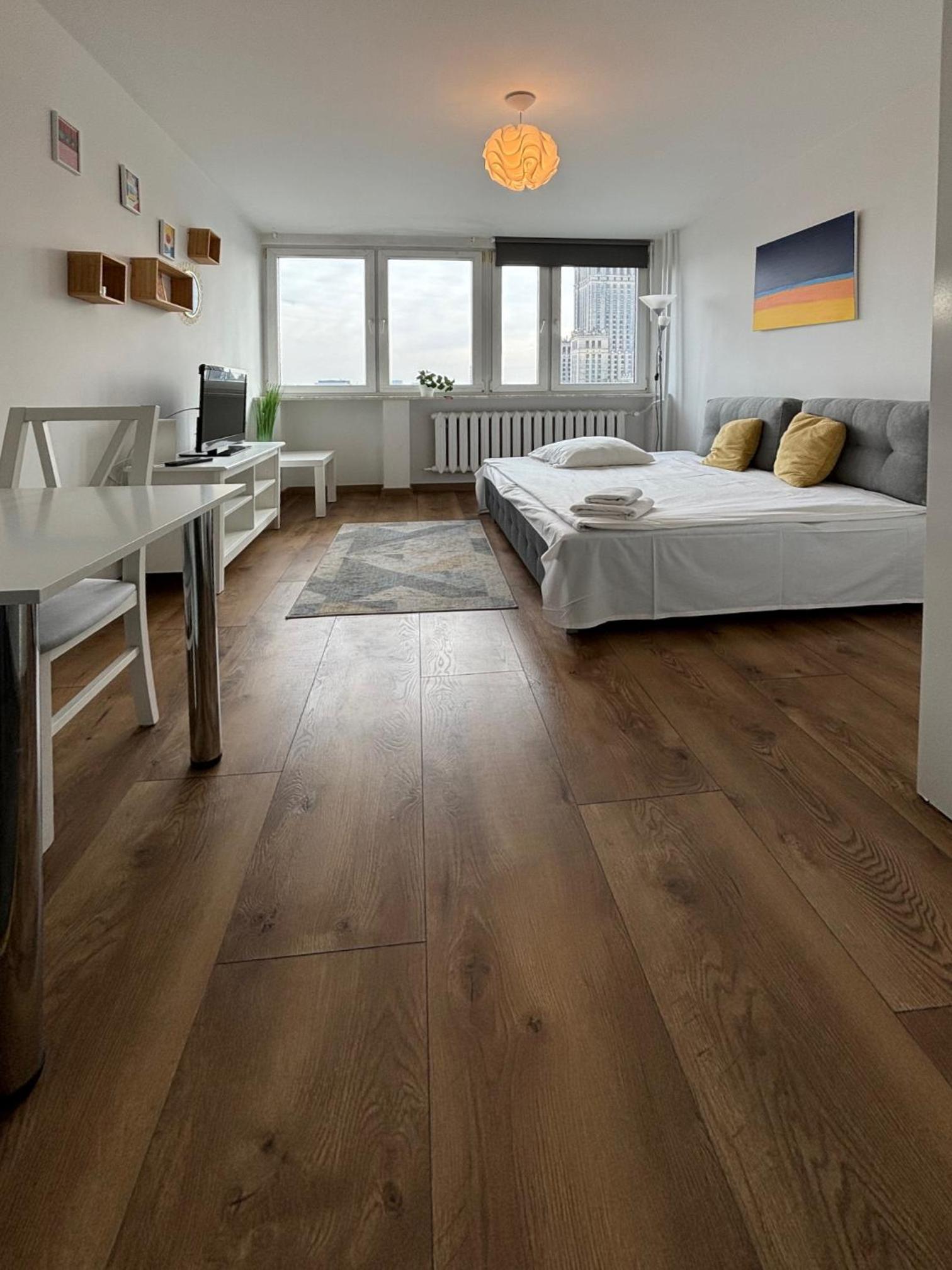 Sweet Life Apartment next to metro station
