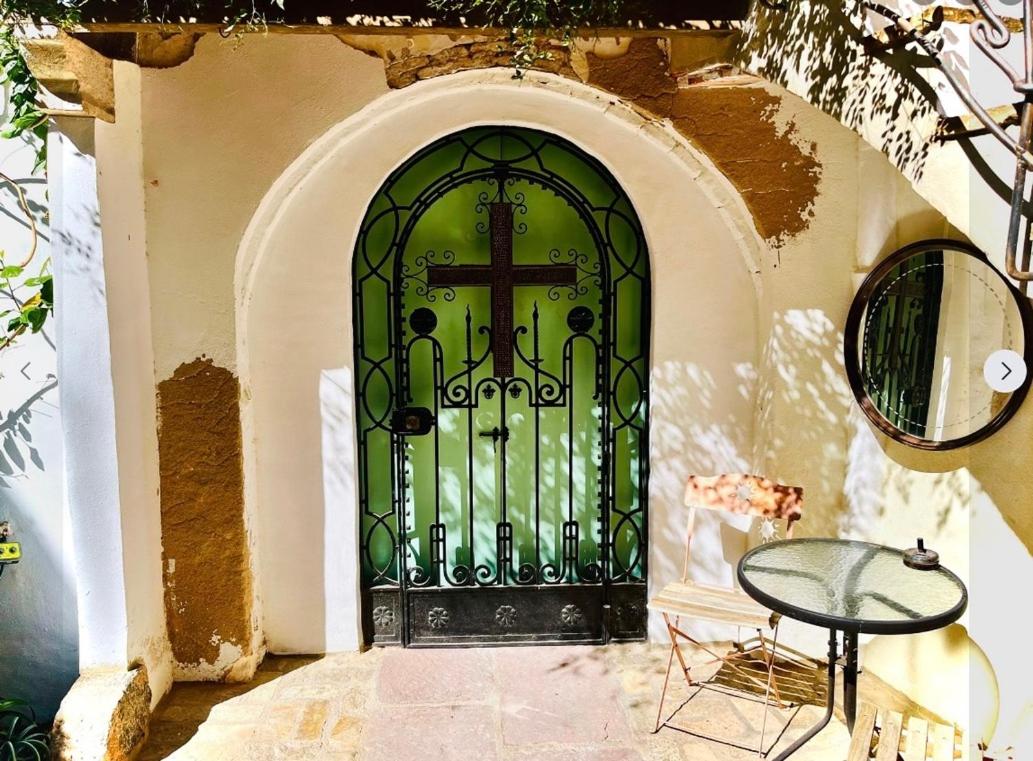 Oliva Courtyard Guesthouse