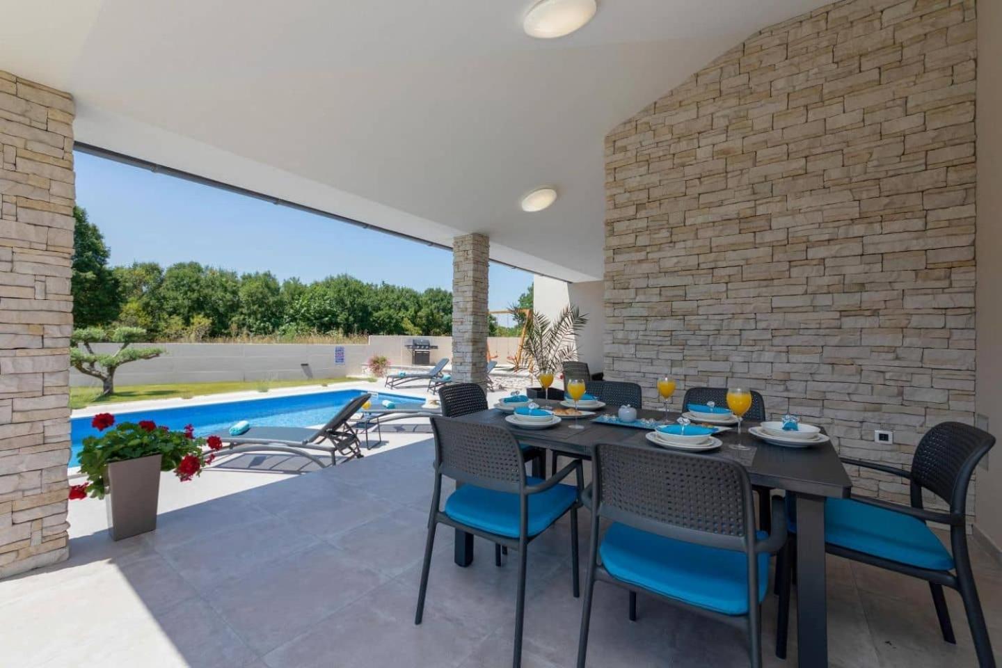 Charming villa Martina with pool near Pula and Rabac